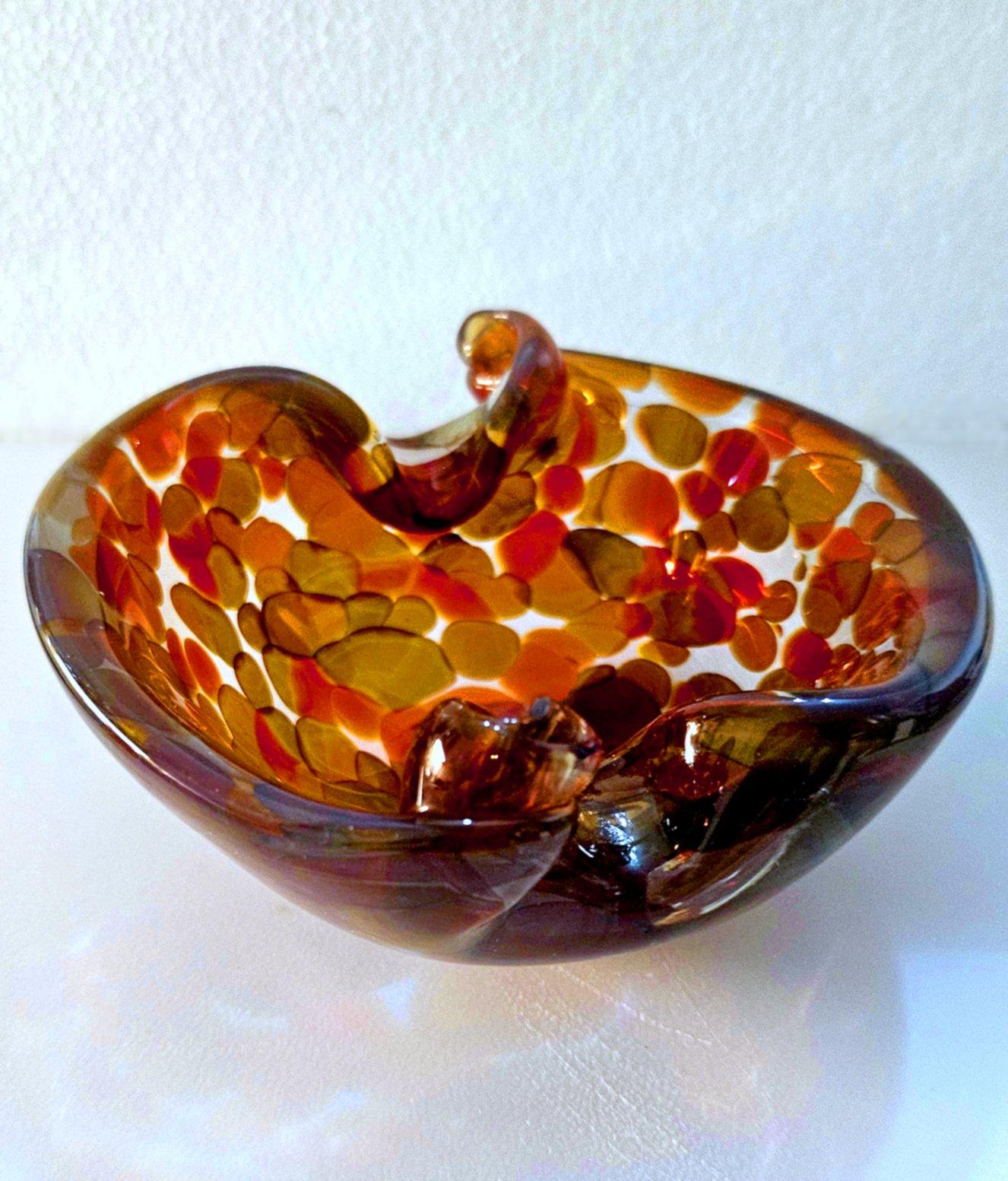 Mid-Century Modern Vintage Murano Glass a Pentoni (spots) Bowl, Shell Motif For Sale