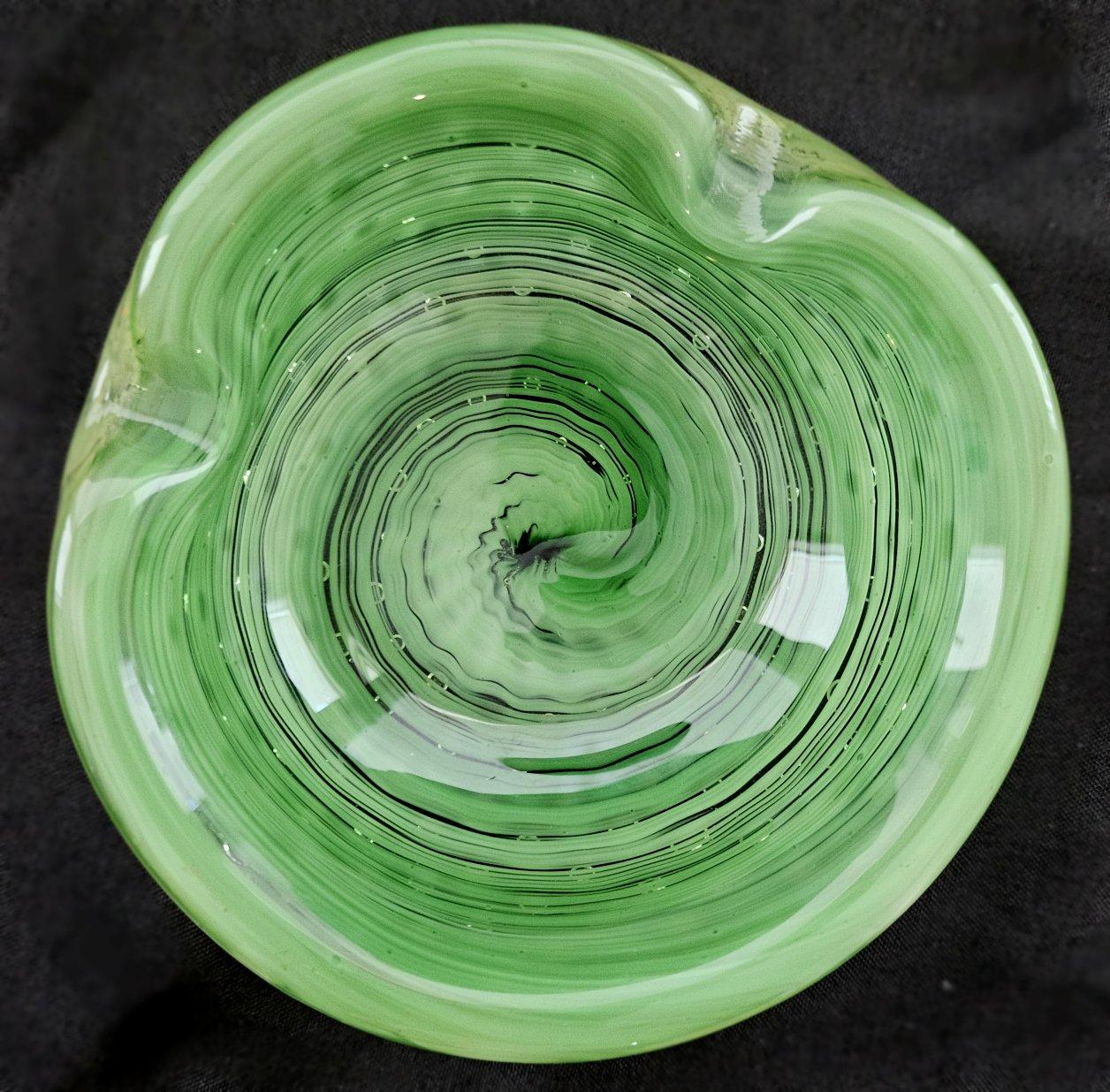Vintage Murano Glass Ashtray, Optic Swirl & Bullicante (controlled bubbles)
Excellent vintage condition. No chips or cracks.
Measures about 5 x 2 inches.


Measurements are approximate and may vary throughout the piece. Please be aware that the