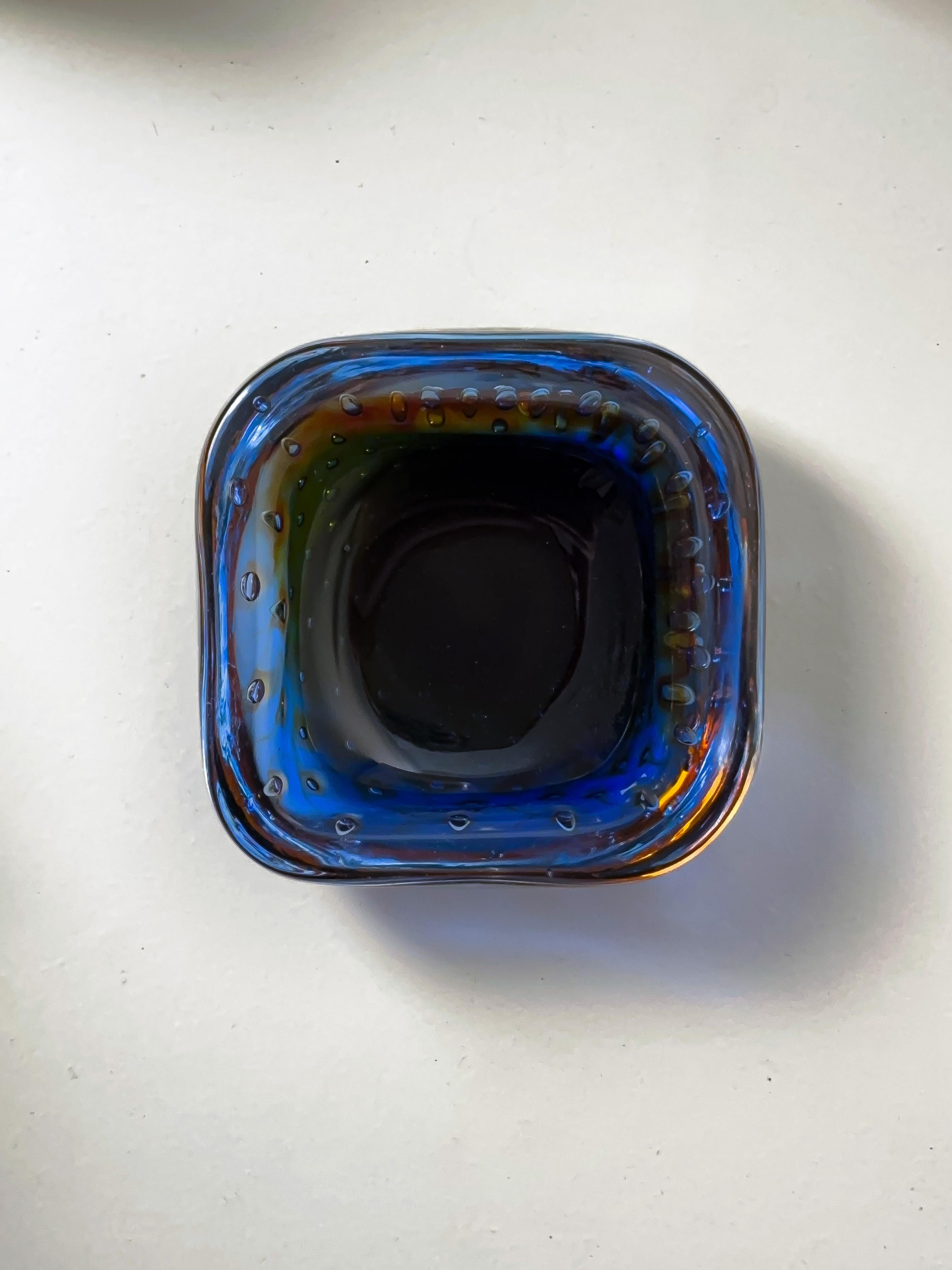 Verre de Murano Bol en verre de Murano bleu ambré, années 1960, Italie, attribué à Fratelli Toso en vente