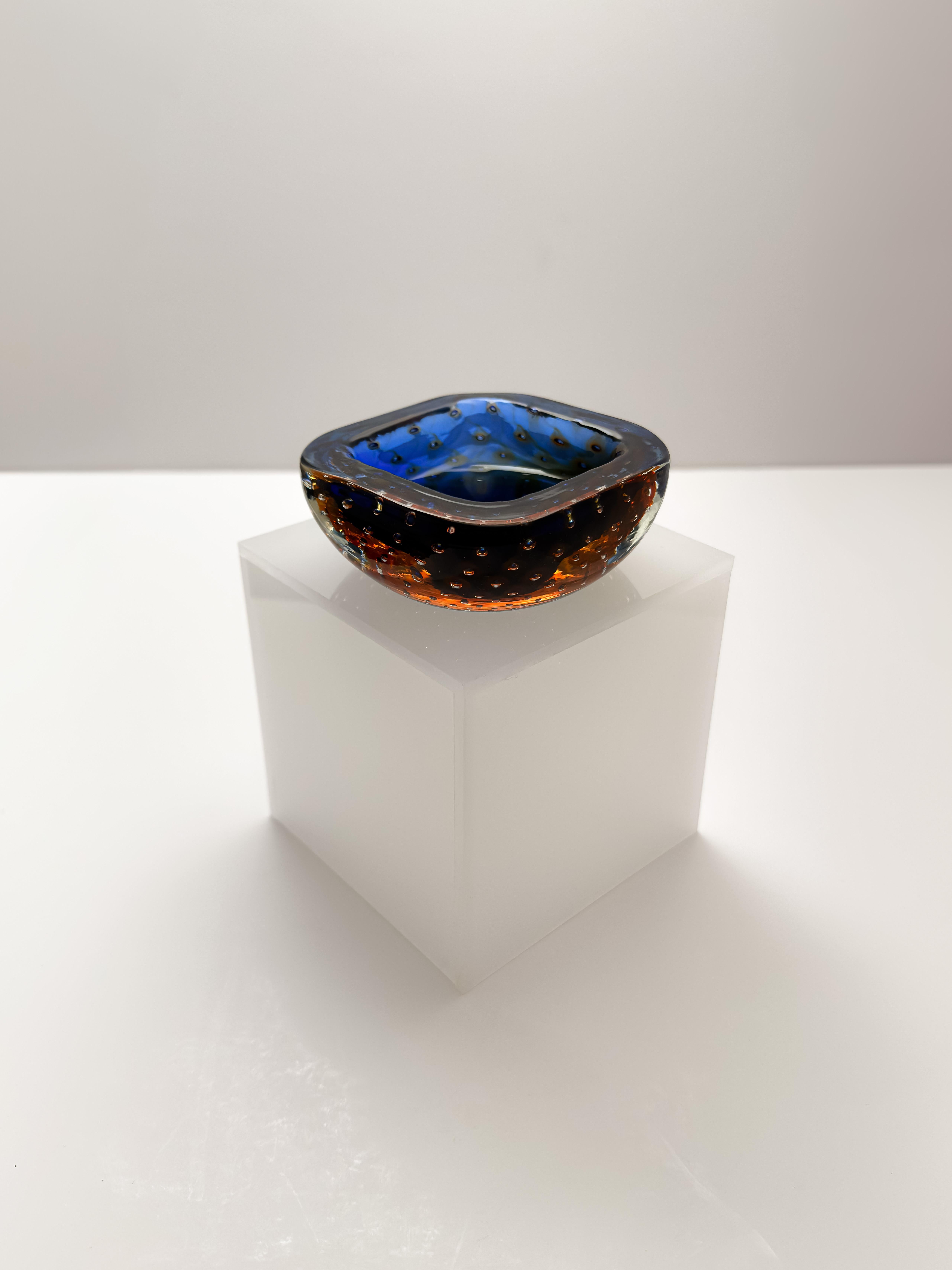 Bol en verre de Murano bleu ambré, années 1960, Italie, attribué à Fratelli Toso en vente 1