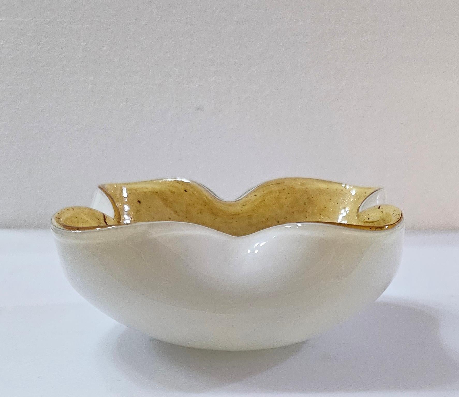 Verre Vintage Murano Glass Bowl / Dish / Ashtray / Vide Poche en vente