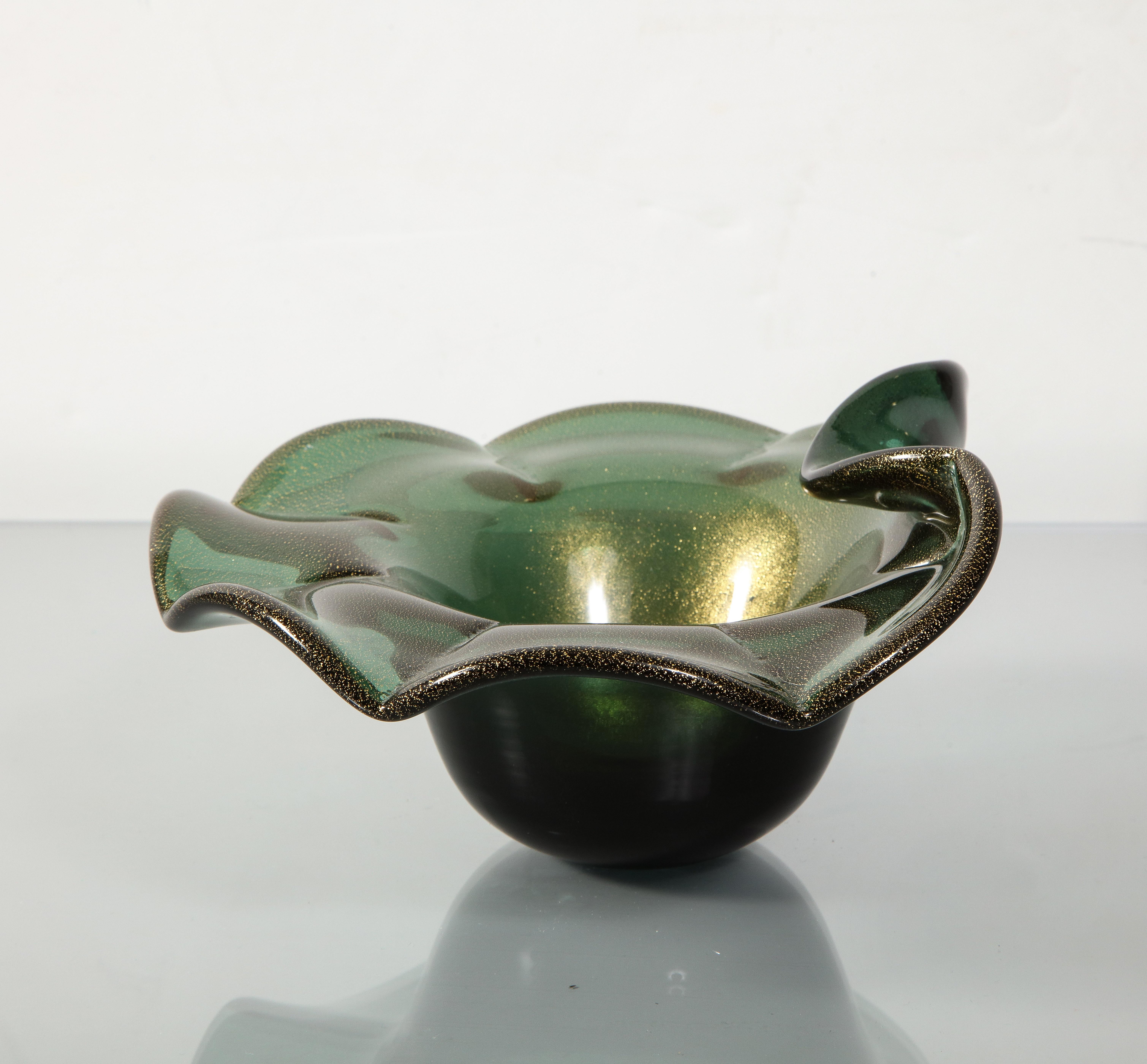 Alberto Donà Murano Green Bullicante and Aventurina Glass Dish 1970's #1 In Excellent Condition In New York, NY