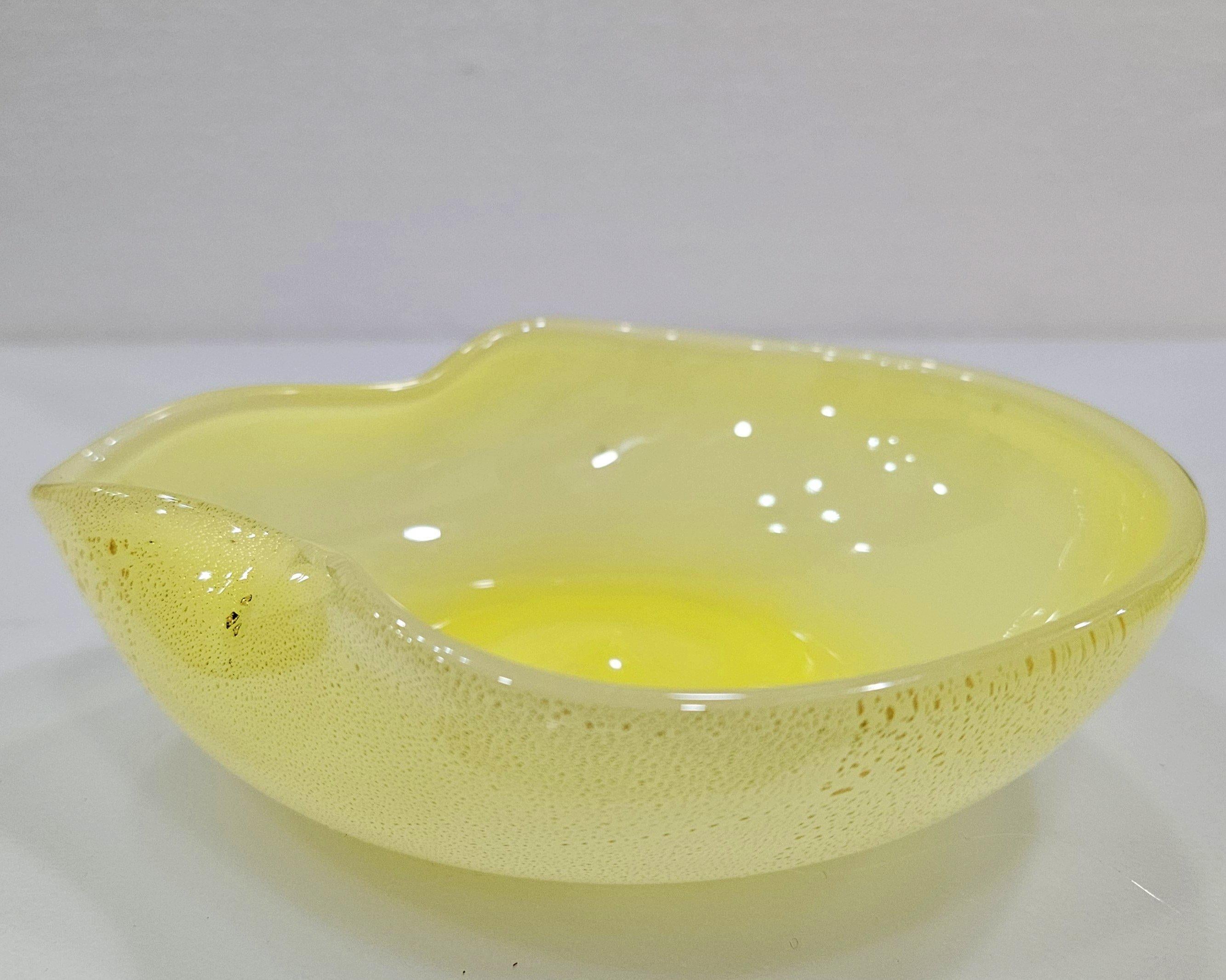 Vintage Murano Glass Bowl / Trinket Dish / Catch-All, Opaline w/ Gold Fleck For Sale 3