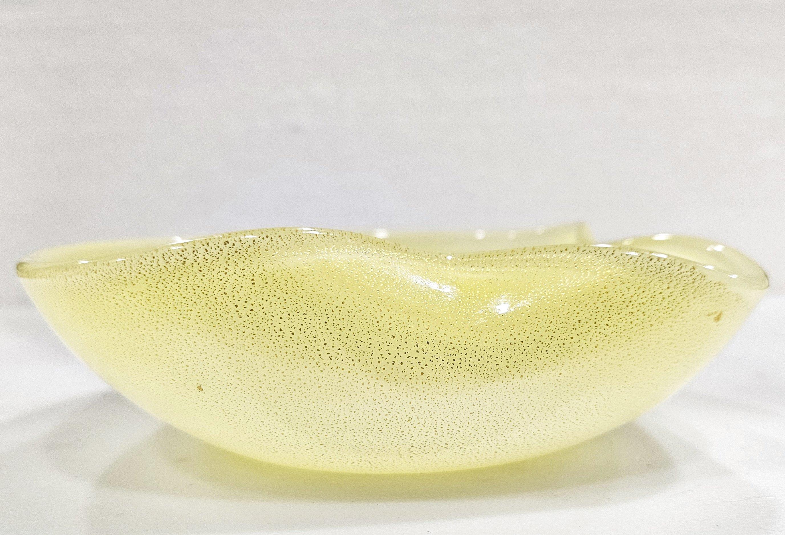 Vintage Murano Glass Bowl / Trinket Dish / Catch-All, Opaline w/ Gold Fleck For Sale 7
