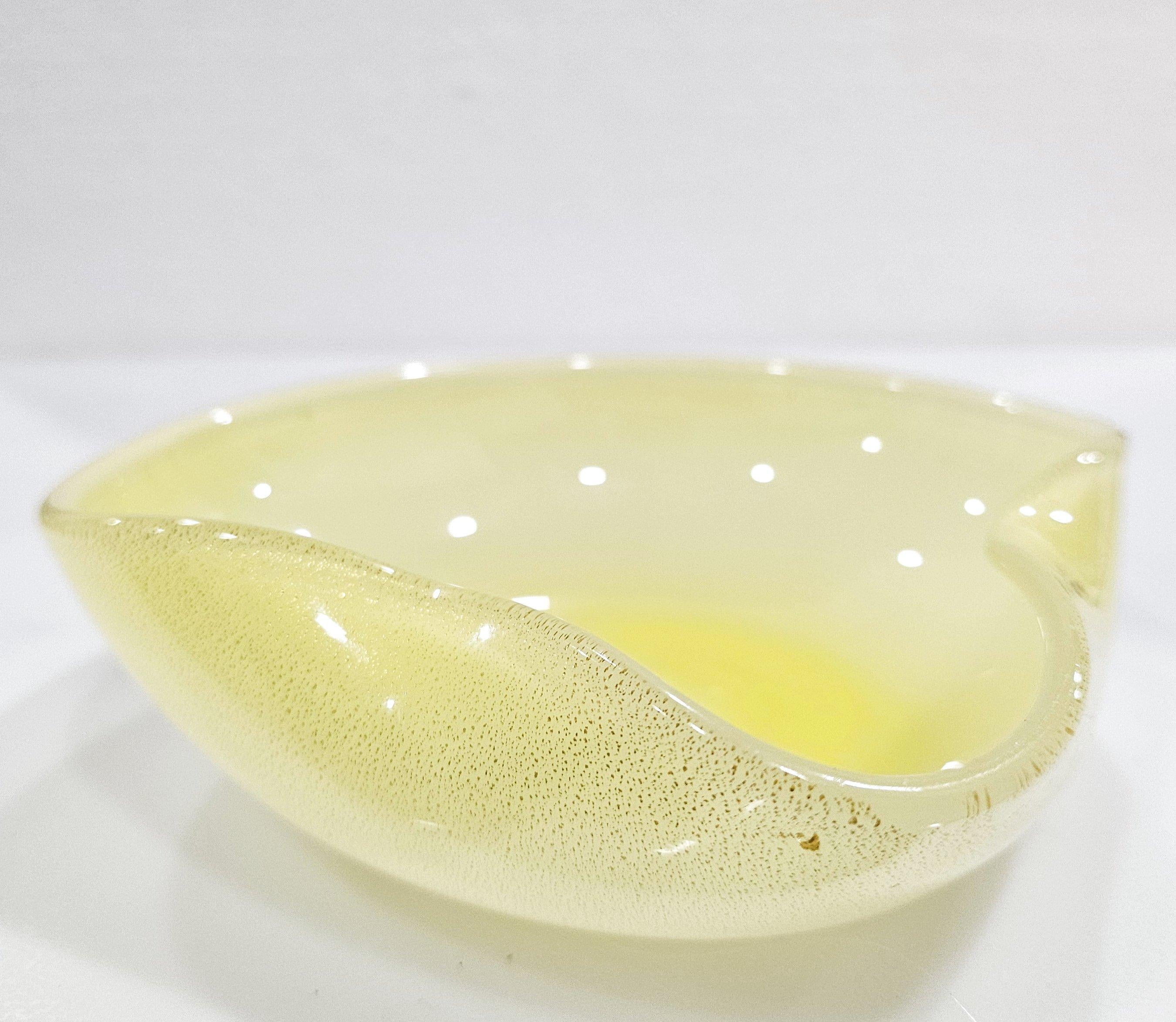 Vintage Murano Glass Bowl / Trinket Dish / Catch-All, Opaline w/ Gold Fleck For Sale 8