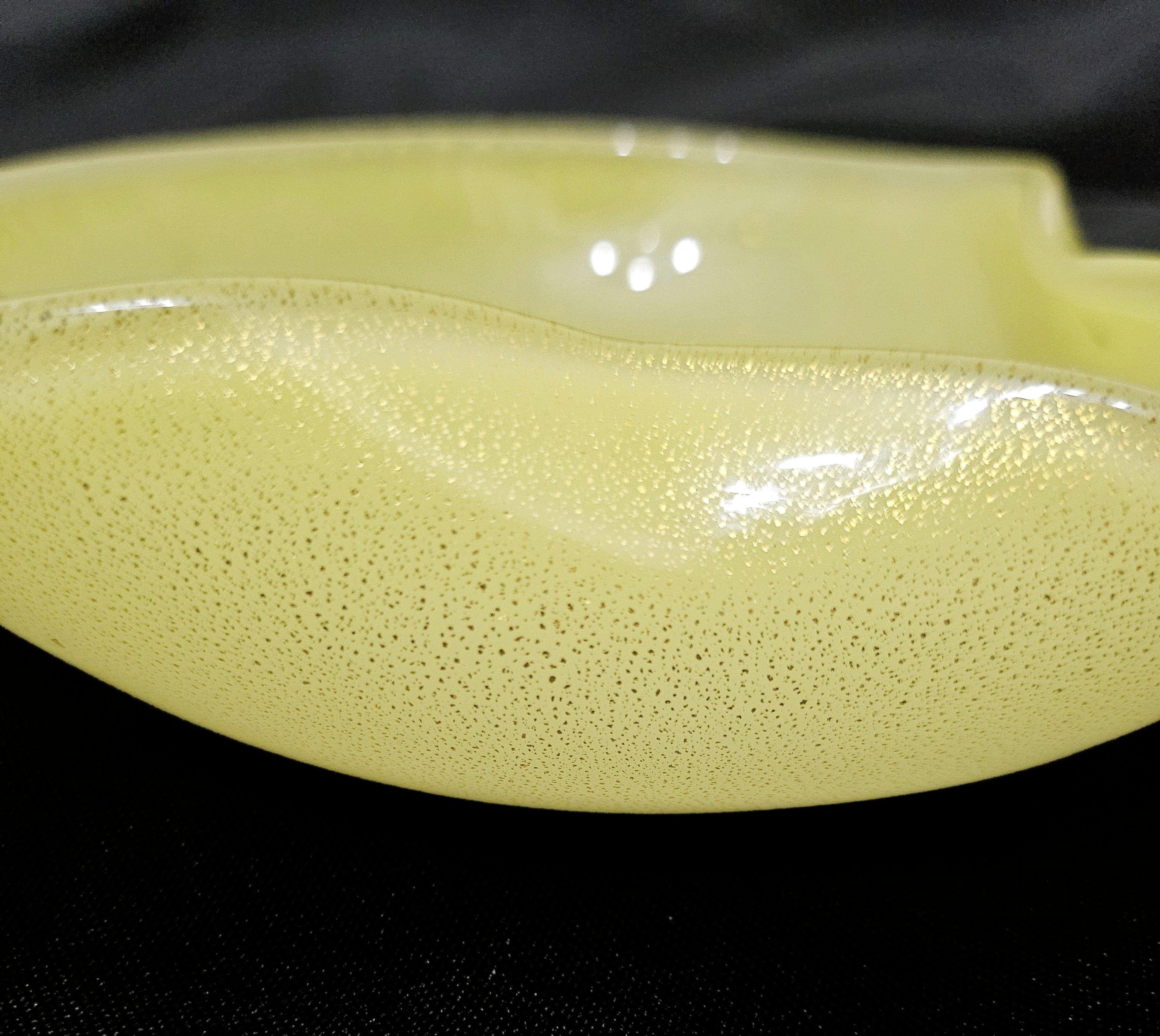 Vintage Murano Glass Bowl / Trinket Dish / Catch-All, Opaline w/ Gold Fleck For Sale 10