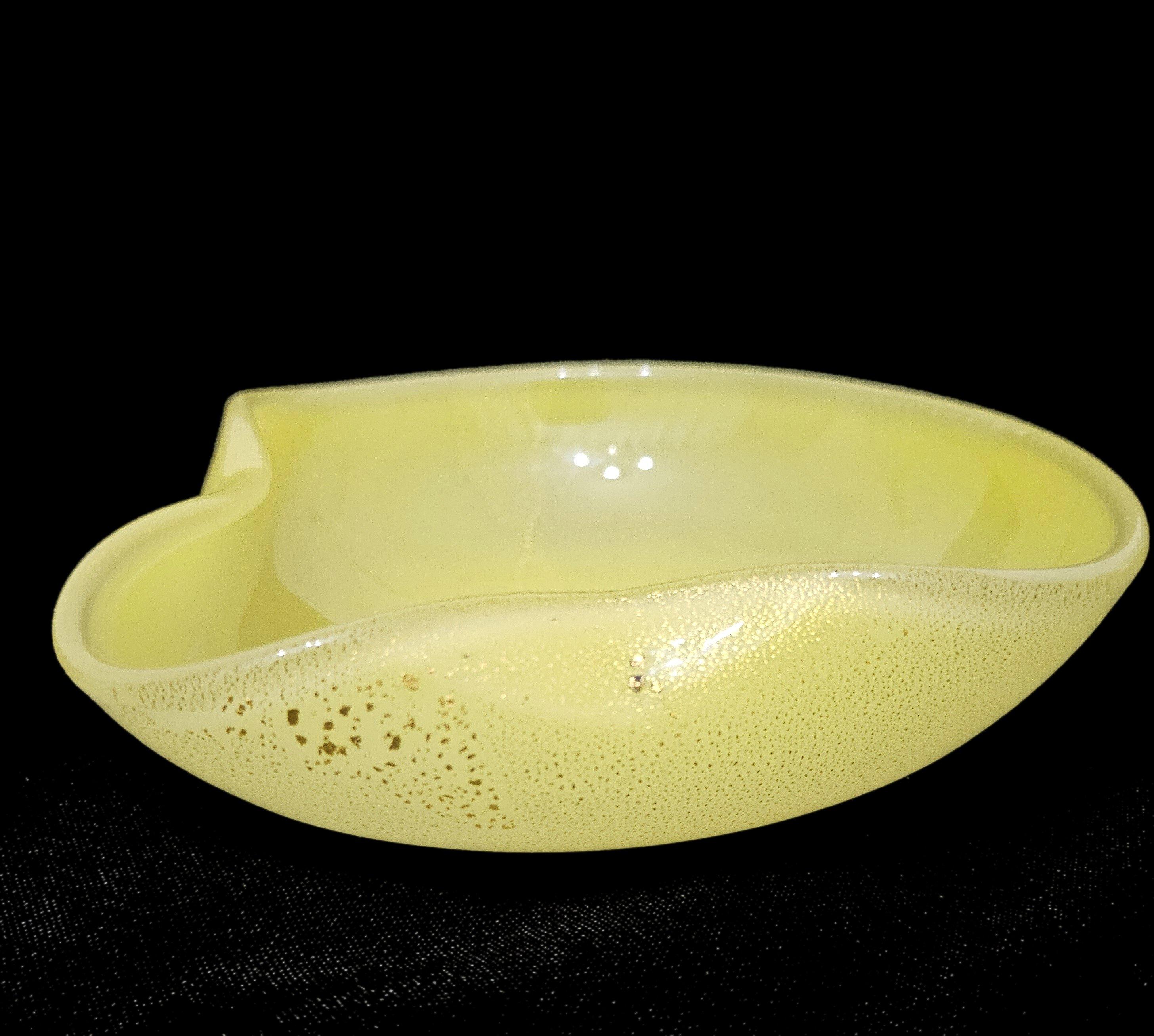 Vintage Murano Glass Bowl / Trinket Dish / Catch-All, Opaline w/ Gold Fleck For Sale 11
