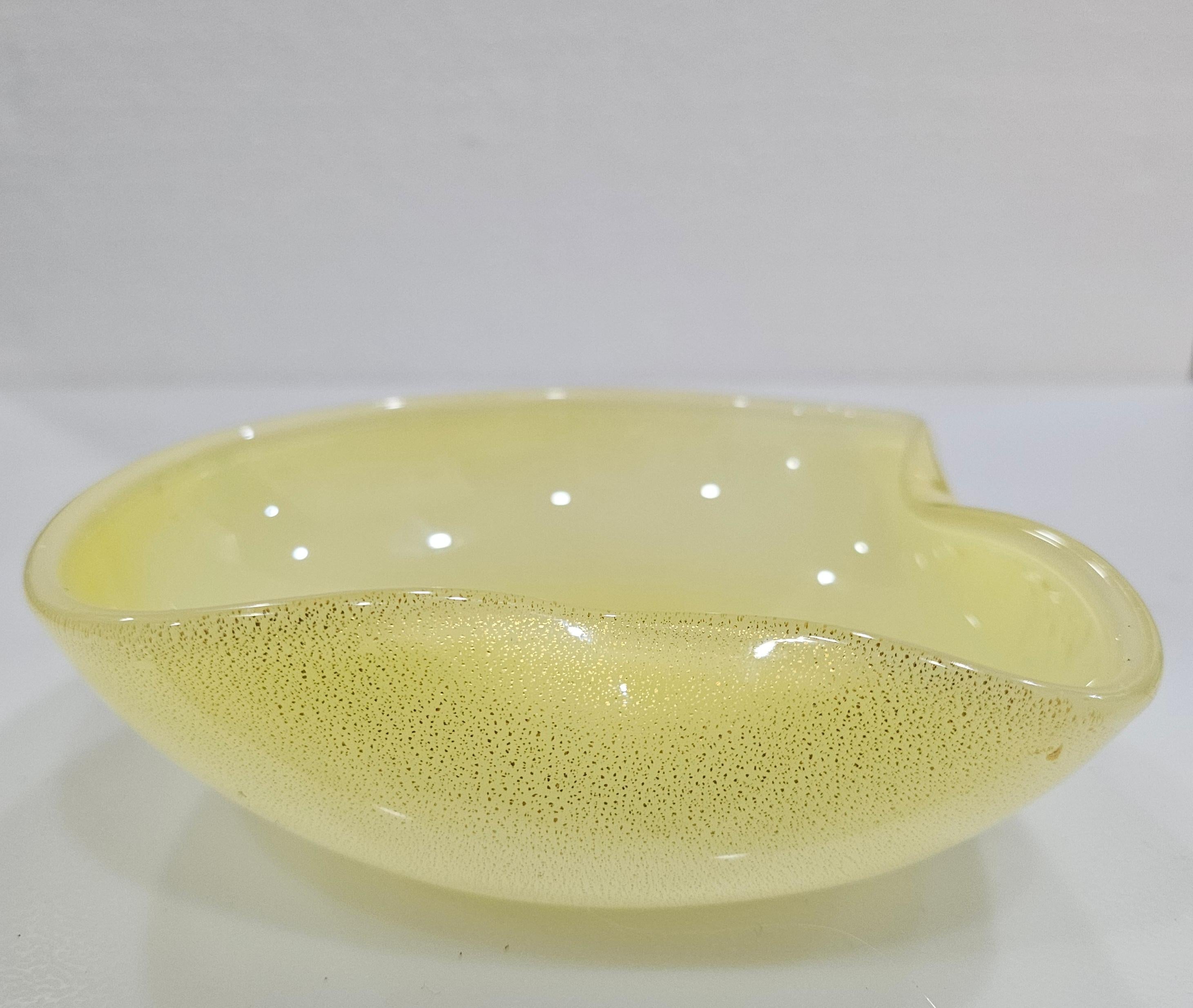 Vintage Murano Glass Bowl / Trinket Dish / Catch-All, Opaline w/ Gold Fleck For Sale 13
