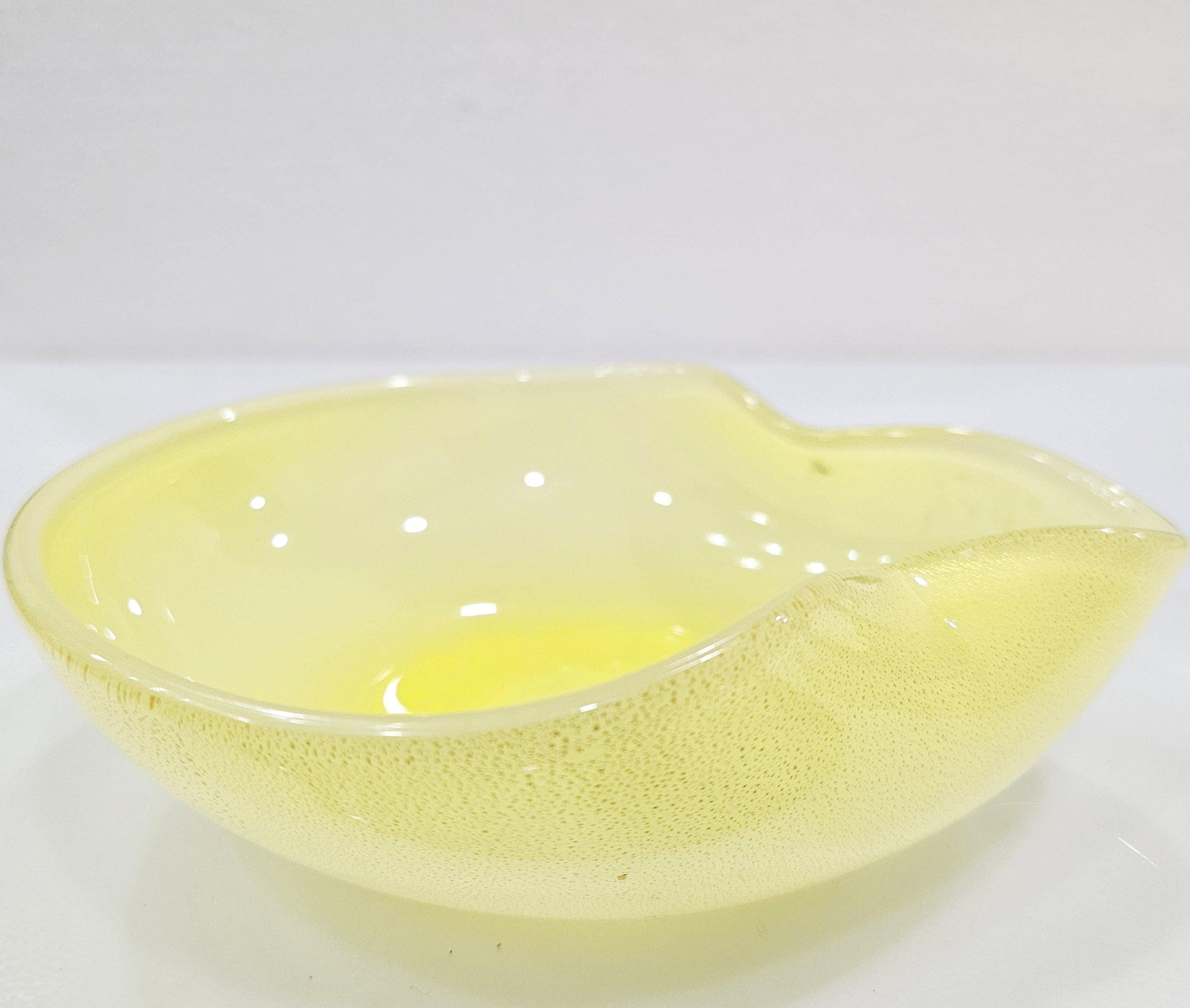 Vintage Murano Glass Bowl / Trinket Dish / Catch-All, Opaline w/ Gold Fleck For Sale 2