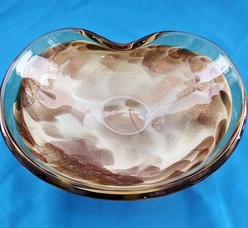 Mid-Century Modern Vintage Murano Glass Bowl / Vide-Poche with Copper Aventurine For Sale