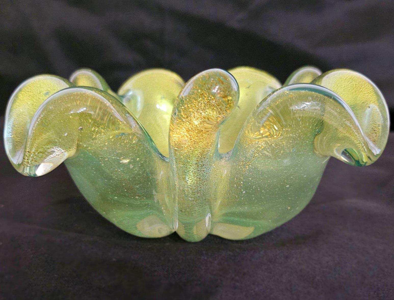 Mid-Century Modern Vintage Murano Glass Bowl with Gold Polveri, Barovier & Toso (assumed)  For Sale