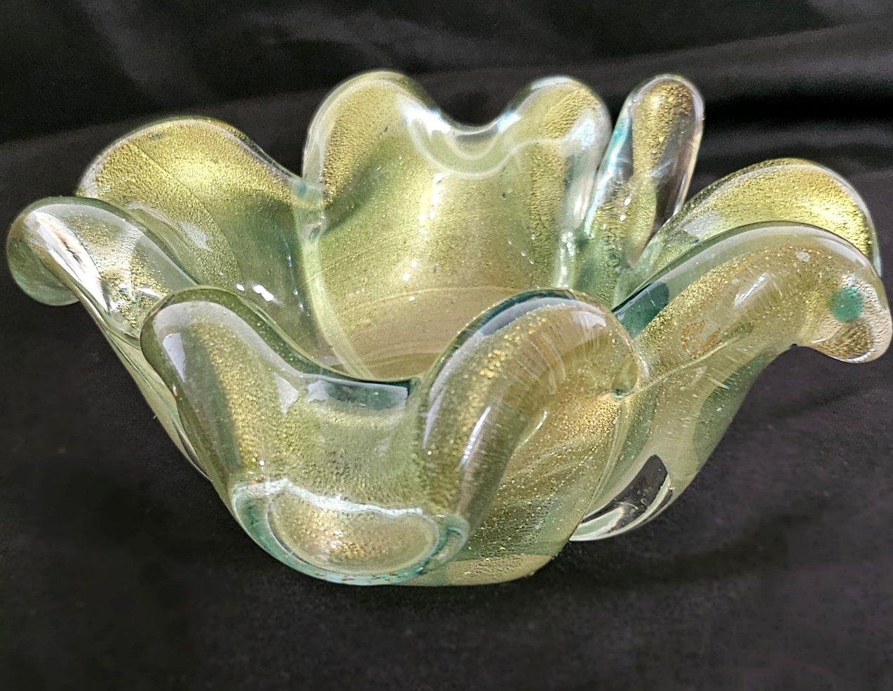 Vintage Murano Glass Bowl with Gold Polveri, Barovier & Toso In Good Condition For Sale In Warrenton, OR