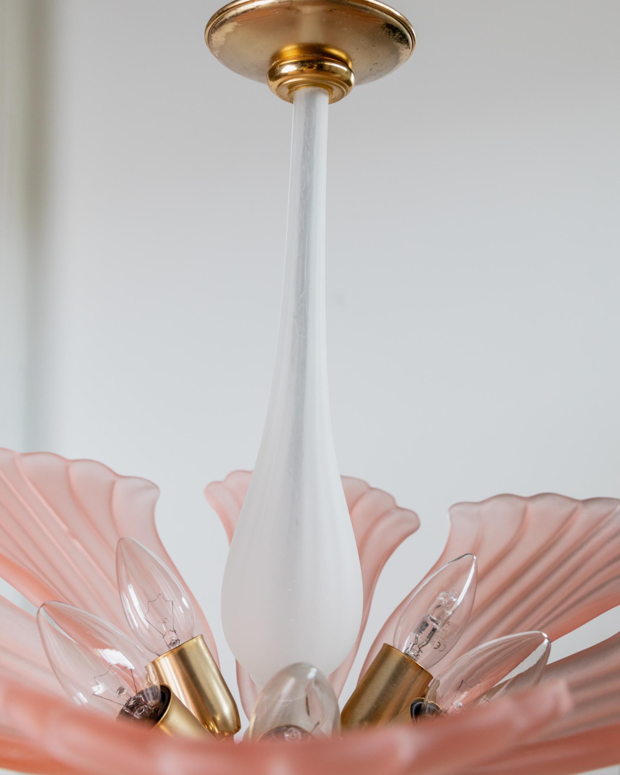Italiano Lampada da soffitto in vetro di Murano d'epoca - Forma di fiore, rosa, Design Italia anni '60 in vendita