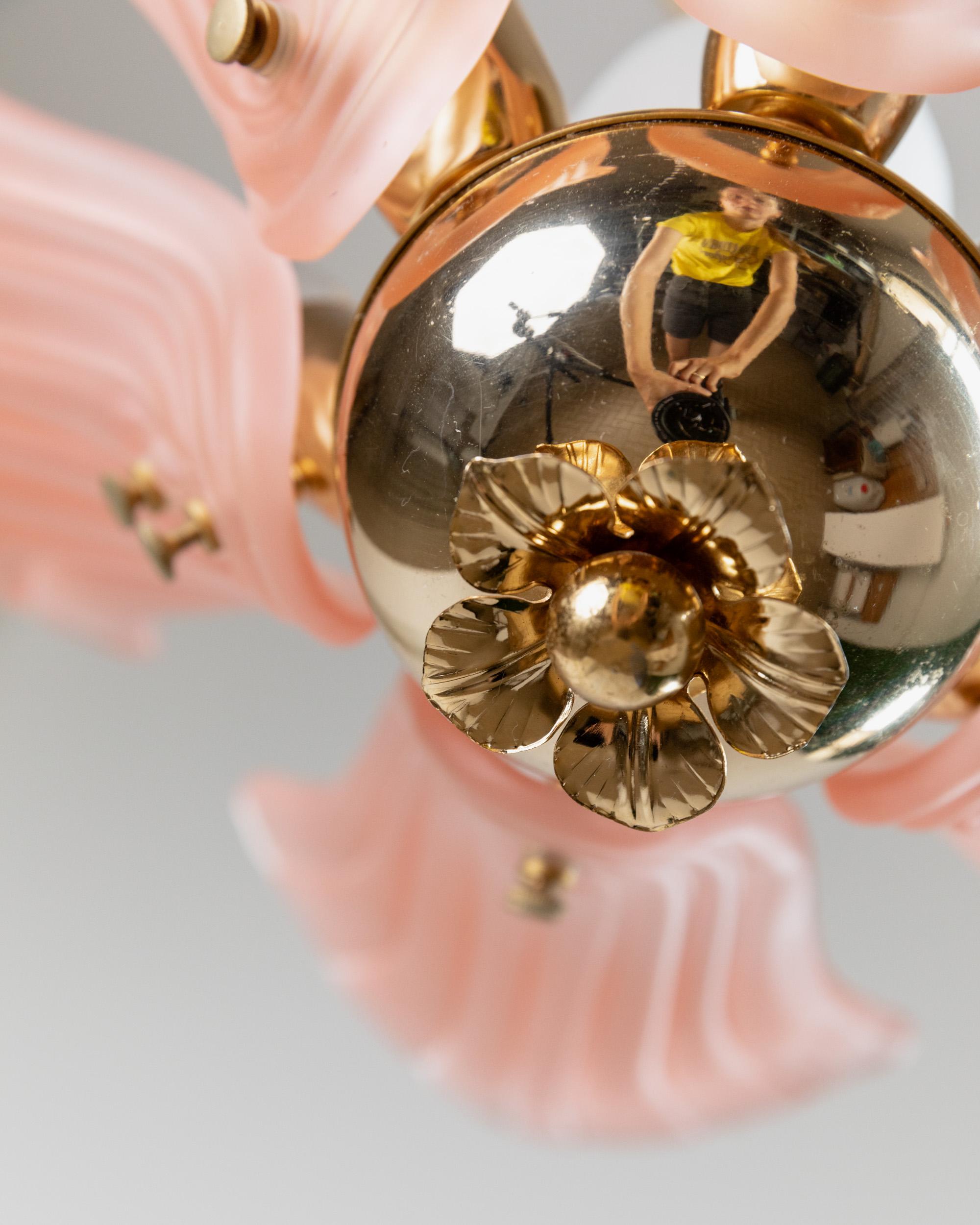 Metà XX secolo Lampada da soffitto in vetro di Murano d'epoca - Forma di fiore, rosa, Design Italia anni '60 in vendita