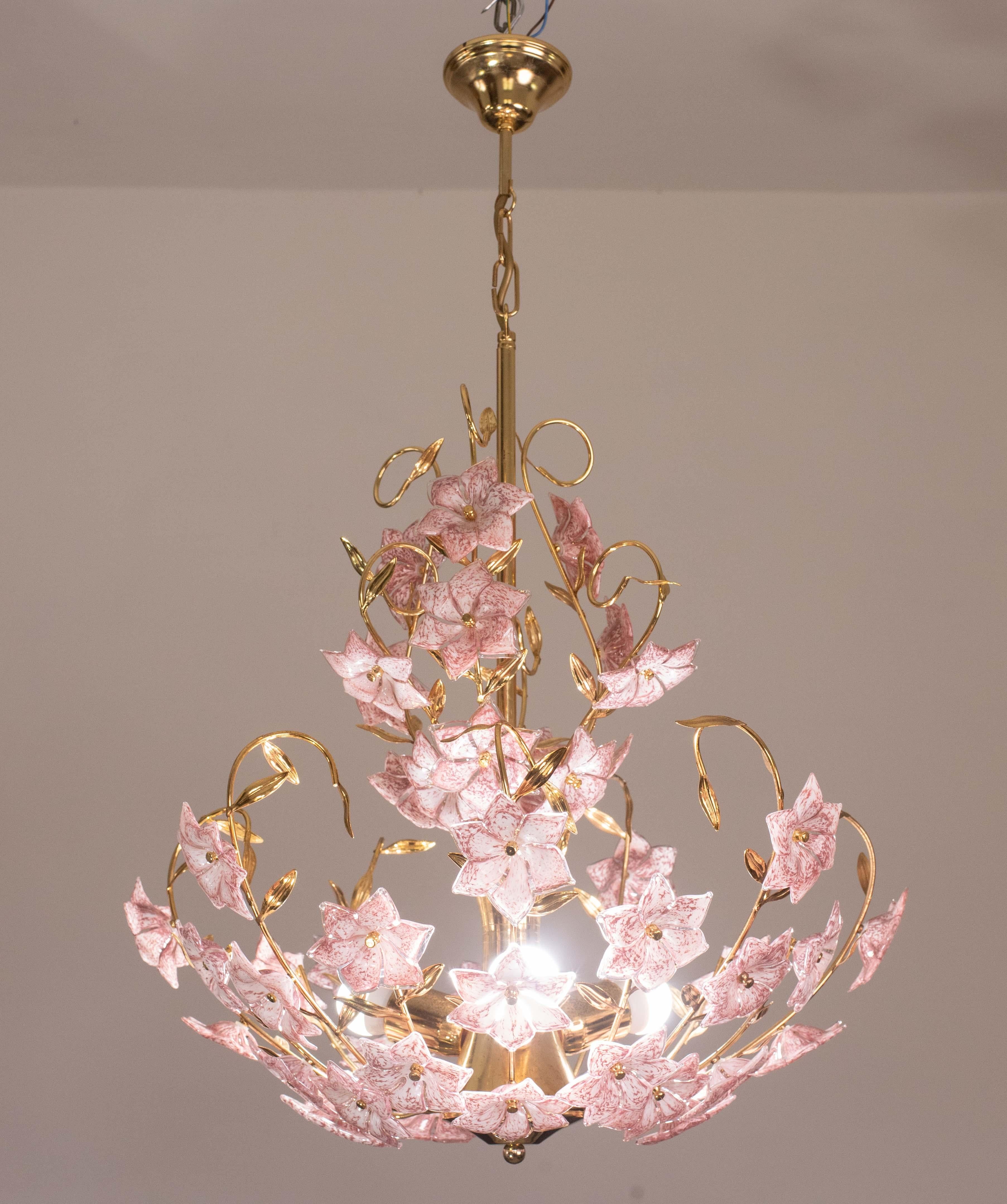 Vintage Murano glass chandelier full of pink flowers in murano glass.
The chandelier has 3 light points with E27 socket, possible to rewire for Usa standards.
The frame is made of gold bath.
The height of the chandelier is 85 cm, the diameter is 60