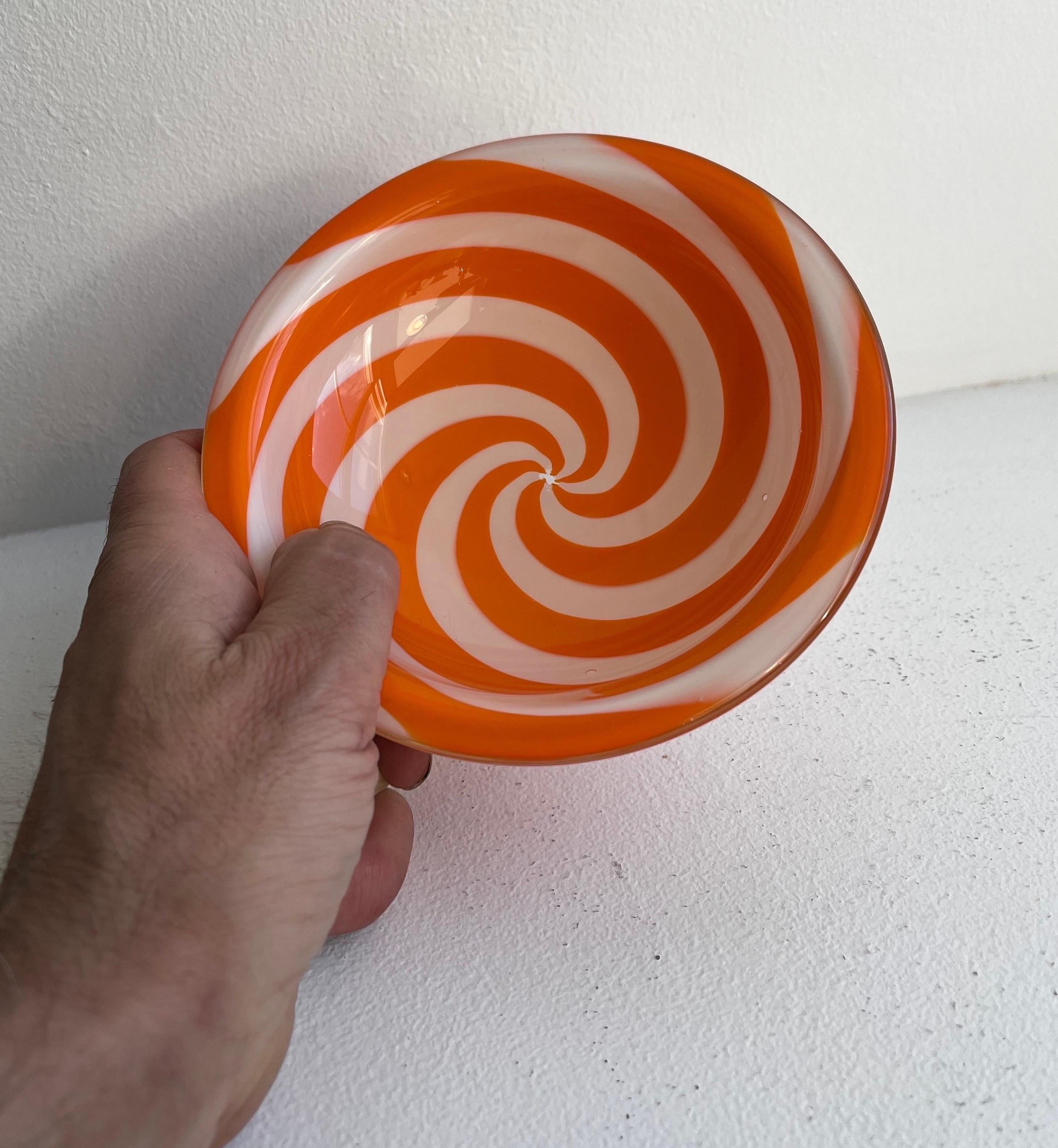 Vintage Murano Glass Dish with Tangerine Optic Swirls In Good Condition For Sale In Philadelphia, PA