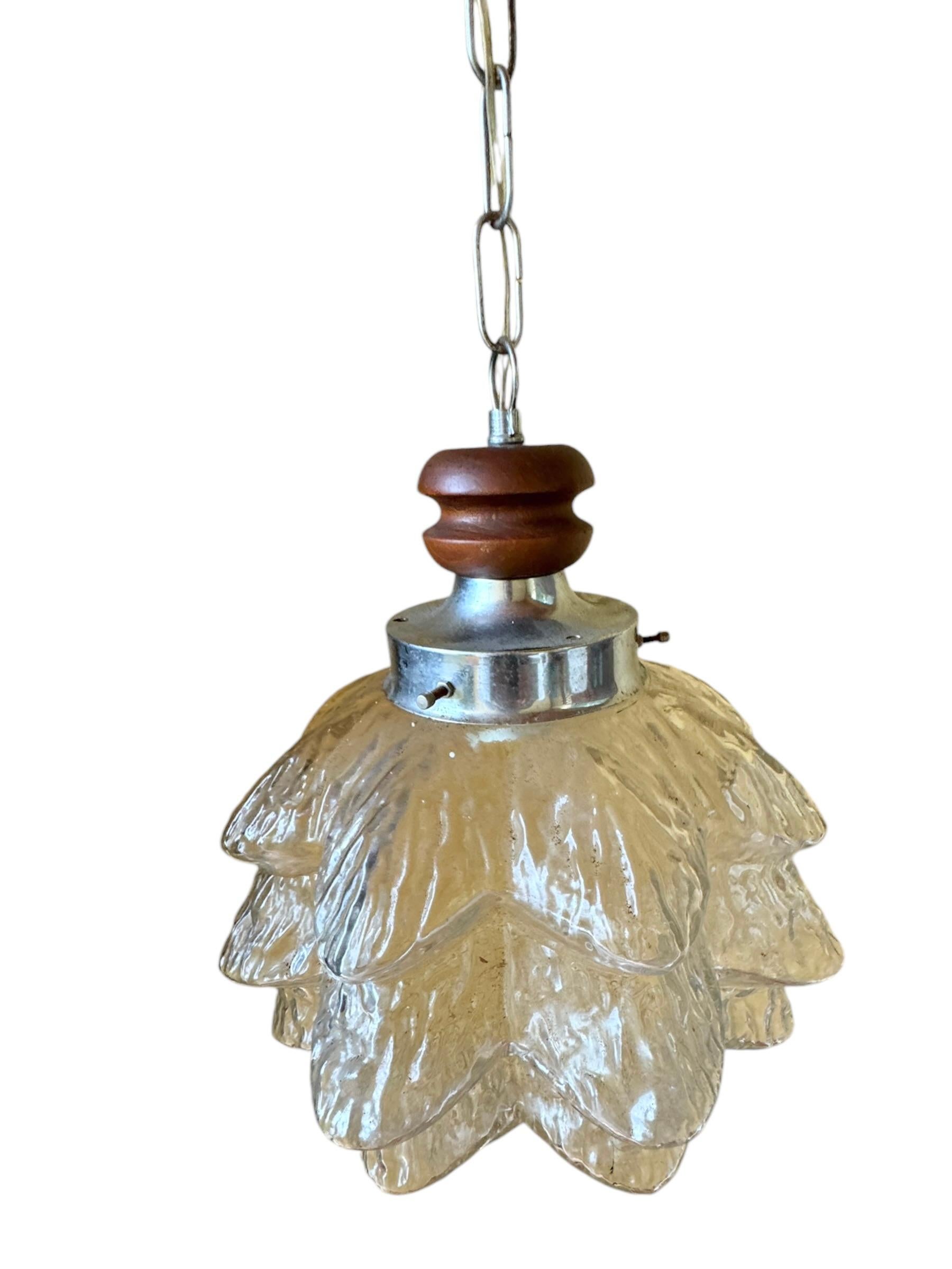 Italiano Ciondolo lampadario a fiore o carciofo in vetro di Murano, Italia 1960 in vendita
