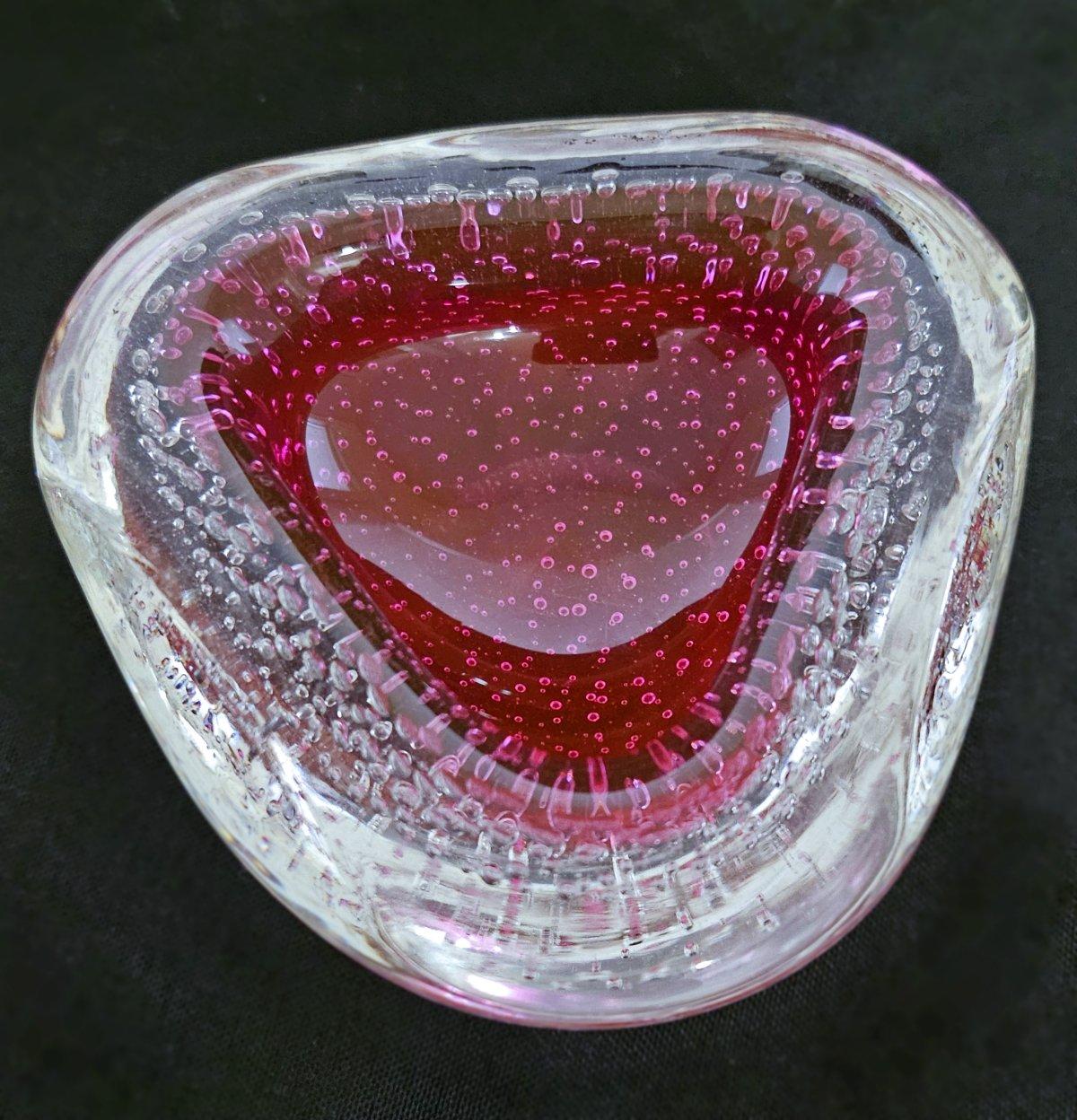 Vintage Murano Glas Geode Schale mit Bullicante, von Archimede Seguso
ca. 4 x 1,75 Zoll.
Sehr schöner Vintage-Zustand. Wir haben keine Chips oder Risse gefunden. 
Sehen Sie sich das Video an, um die Klarheit besser zu verstehen. 

Die Maße sind