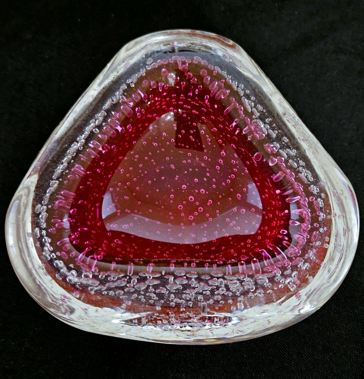 Murano Glass Geode Bowl with Bullicante, by Archimede Seguso, Raspberry/Clear In Good Condition For Sale In Warrenton, OR