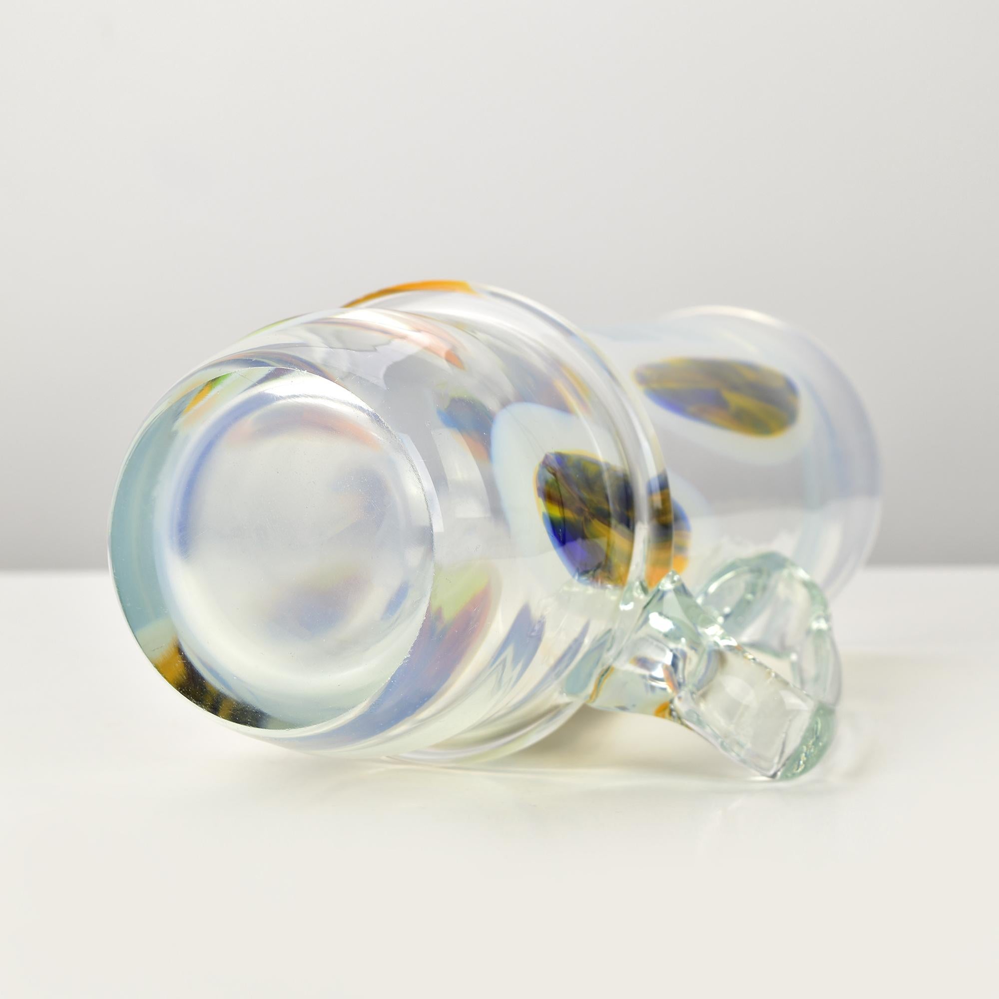 Vaso brocca in vetro di Murano d'epoca con accenti di colore audaci e manico dal design unico In condizioni buone in vendita a Bad Säckingen, DE