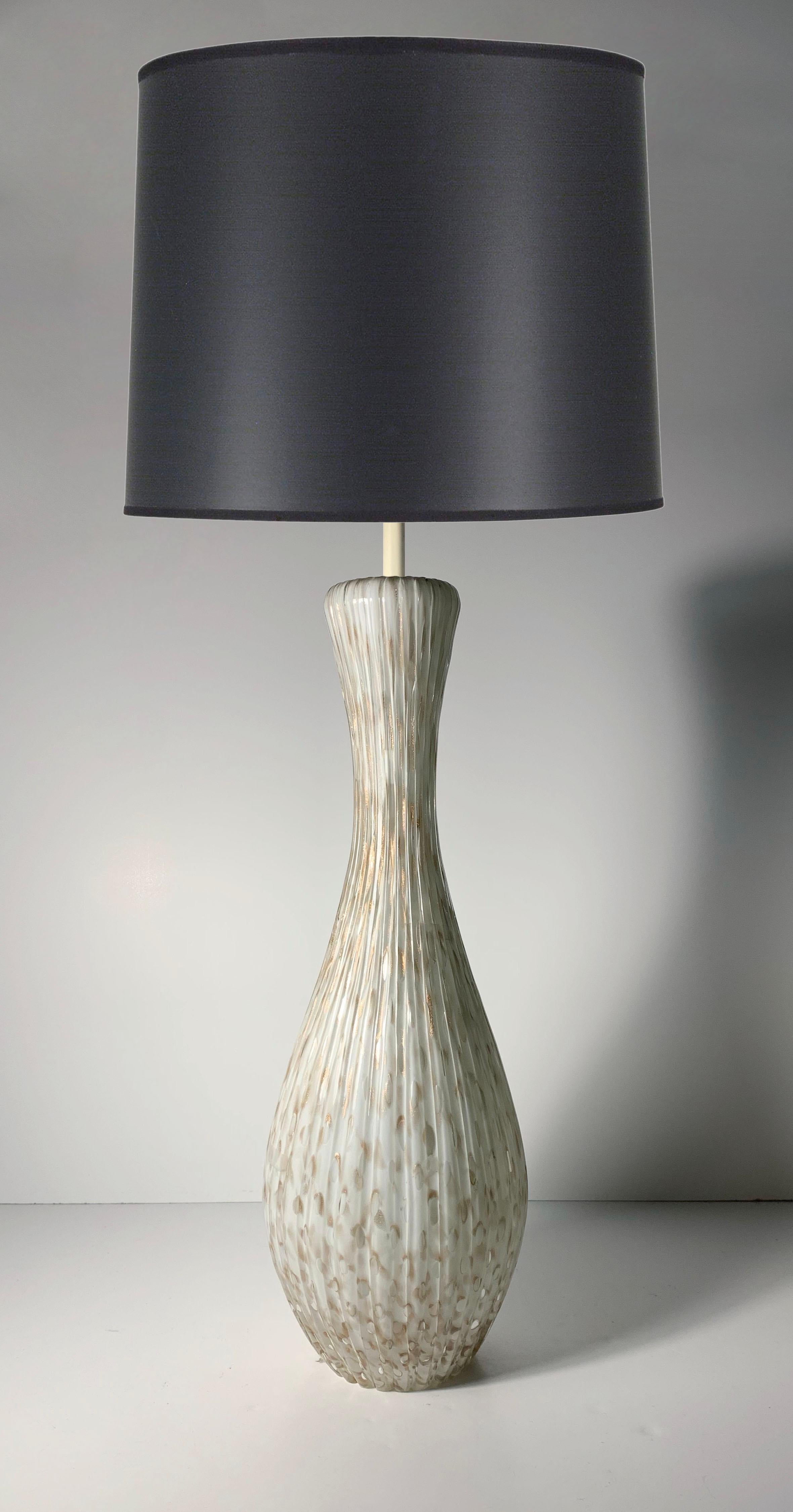 Vetro soffiato Base per lampada in vetro di Murano vintage attribuita a Barovier in vendita