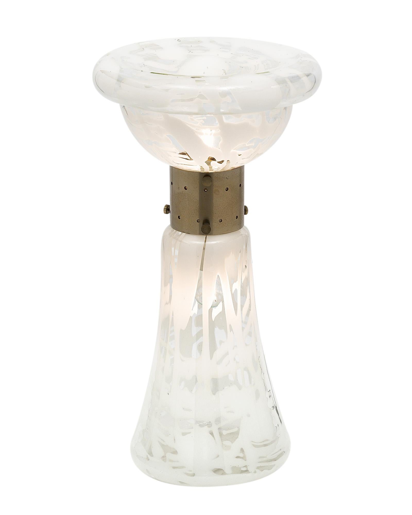 Grande lampe vintage du célèbre designer verrier Carlo Nason. Cette pièce fait partie de la série 