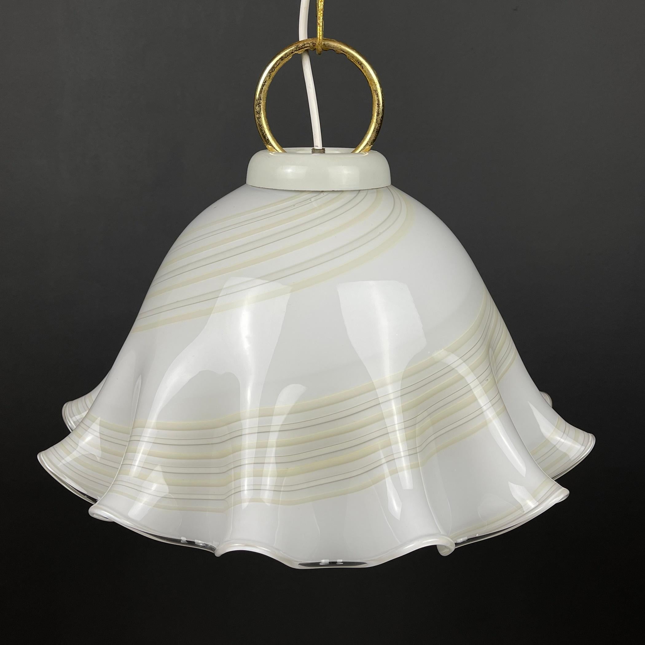 The beautiful murano glass chandelier fazzoletto made in Italy in the 70s. Despite its weight, the chandelier looks very airy and delicate. It will undoubtedly decorate your home and will delight you for many years. Very good vintage condition.
