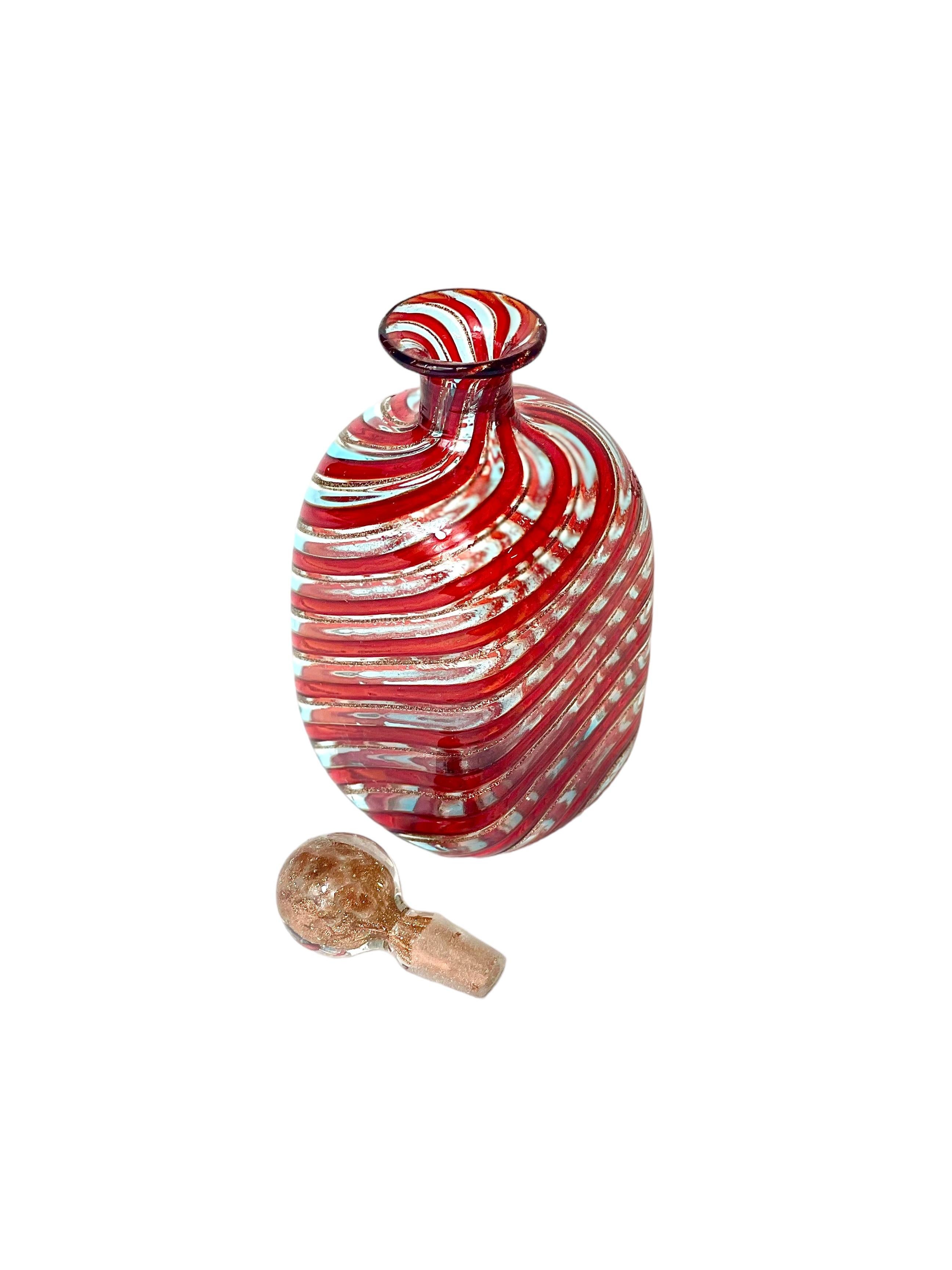 Vieux flacon de parfum en verre de Murano avec bouchon Bon état à LA CIOTAT, FR