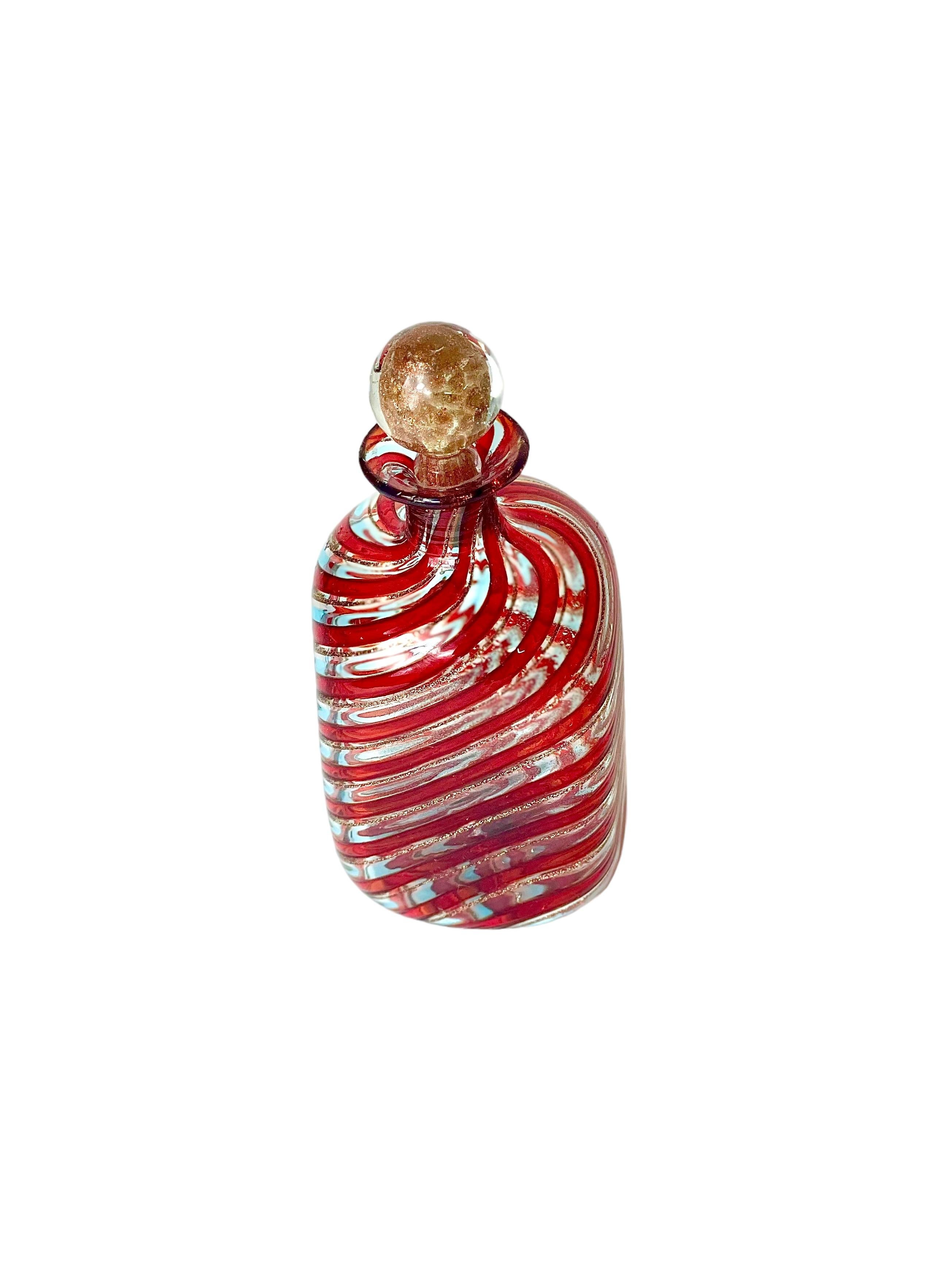 XIXe siècle Vieux flacon de parfum en verre de Murano avec bouchon