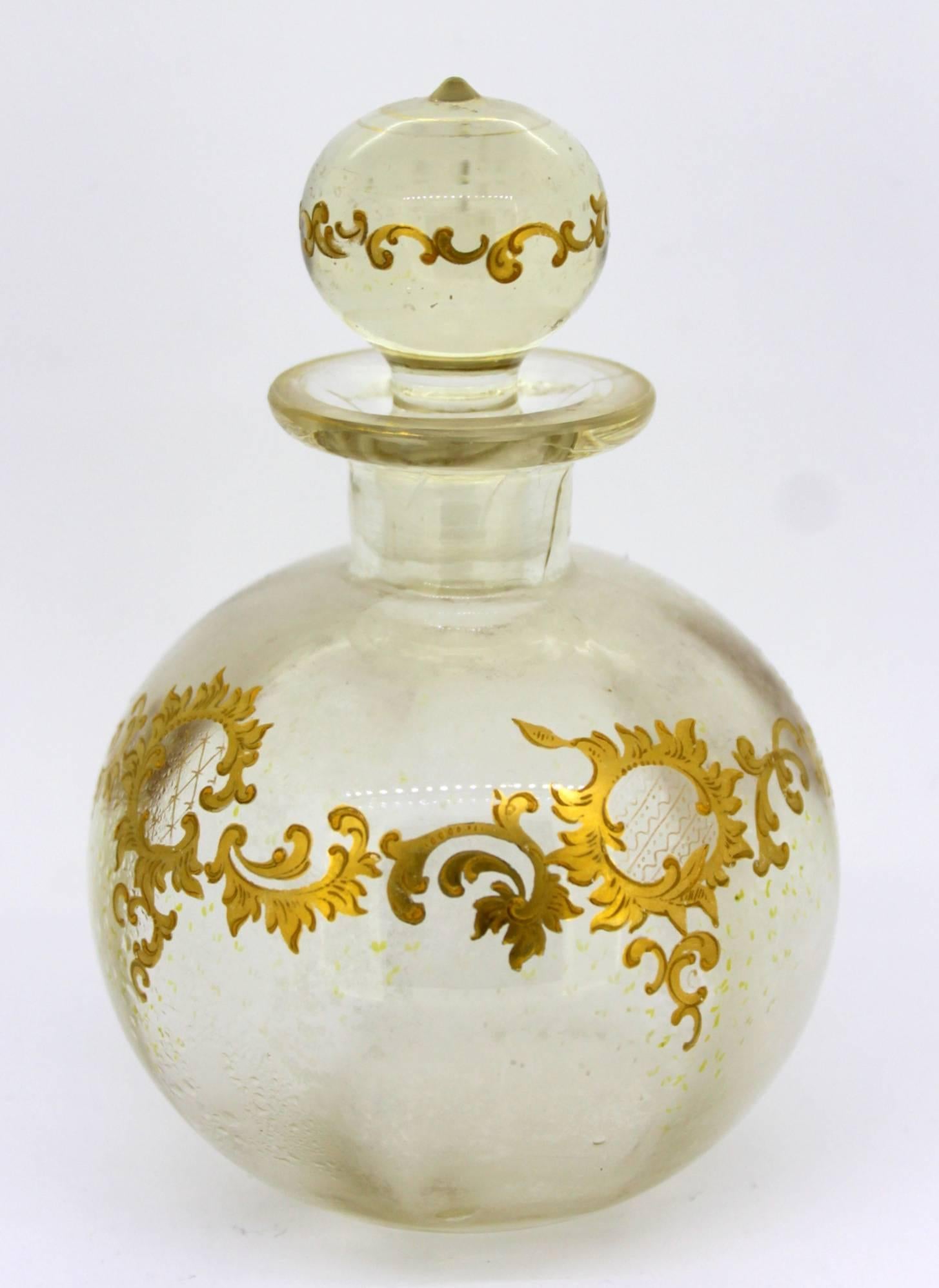 Vintage Murano glass perfume flask
circa 1950s

Approx dimensions
Diameter x height: 10 x 15.2 cm
Approx weight 463 grams

Condition: Has some general age related wear along with some
minor surface wear, good overall condition with no