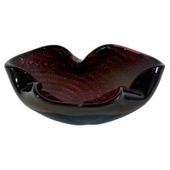 Vintage Murano Glas Pinch Dish, Wirbel aus tiefem Granatglas und Gold  -  A.VE.M