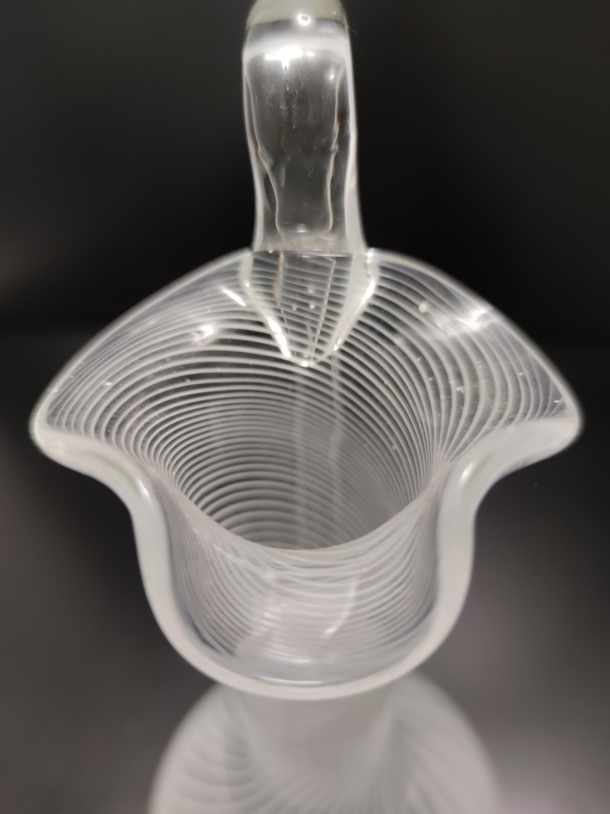 Vintage Murano Glas Krug Vase mit weißen und transparenten Canes (Muranoglas) im Angebot