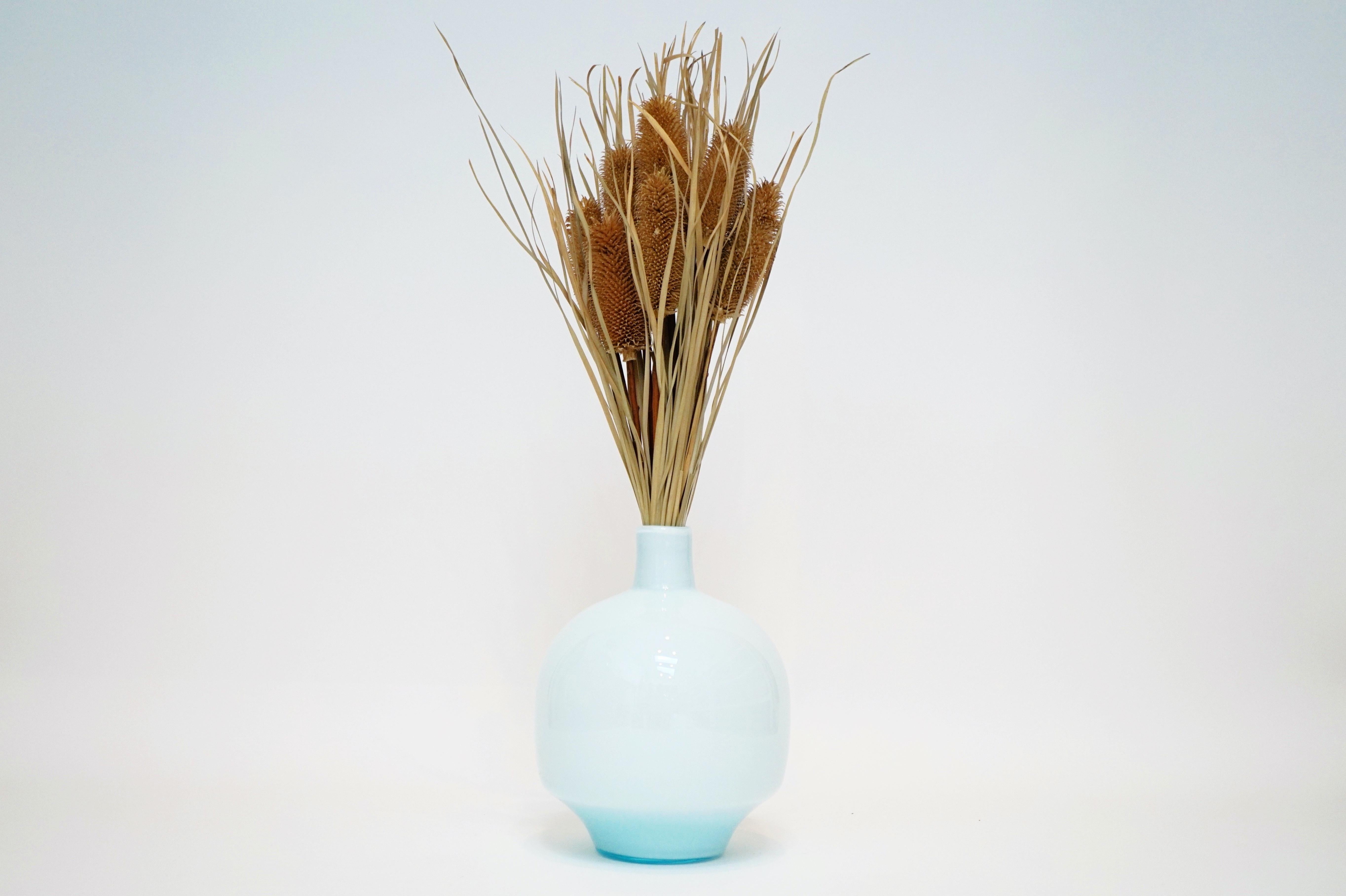 This beautiful powder blue Murano glass minimalist vase is a wonderful accent to any room! Perfect for showcasing dried flower arrangements, excellent in a powder room or entry.

Details:
- Powder blue Murano glass
- 24