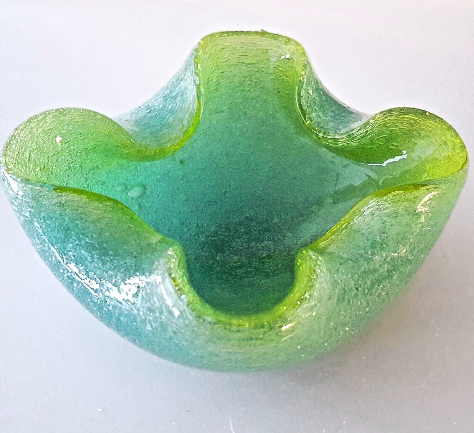 Other Green & Blue Mid-Century Modern Murano Glass Pulegoso Bowl, Seguso For Sale