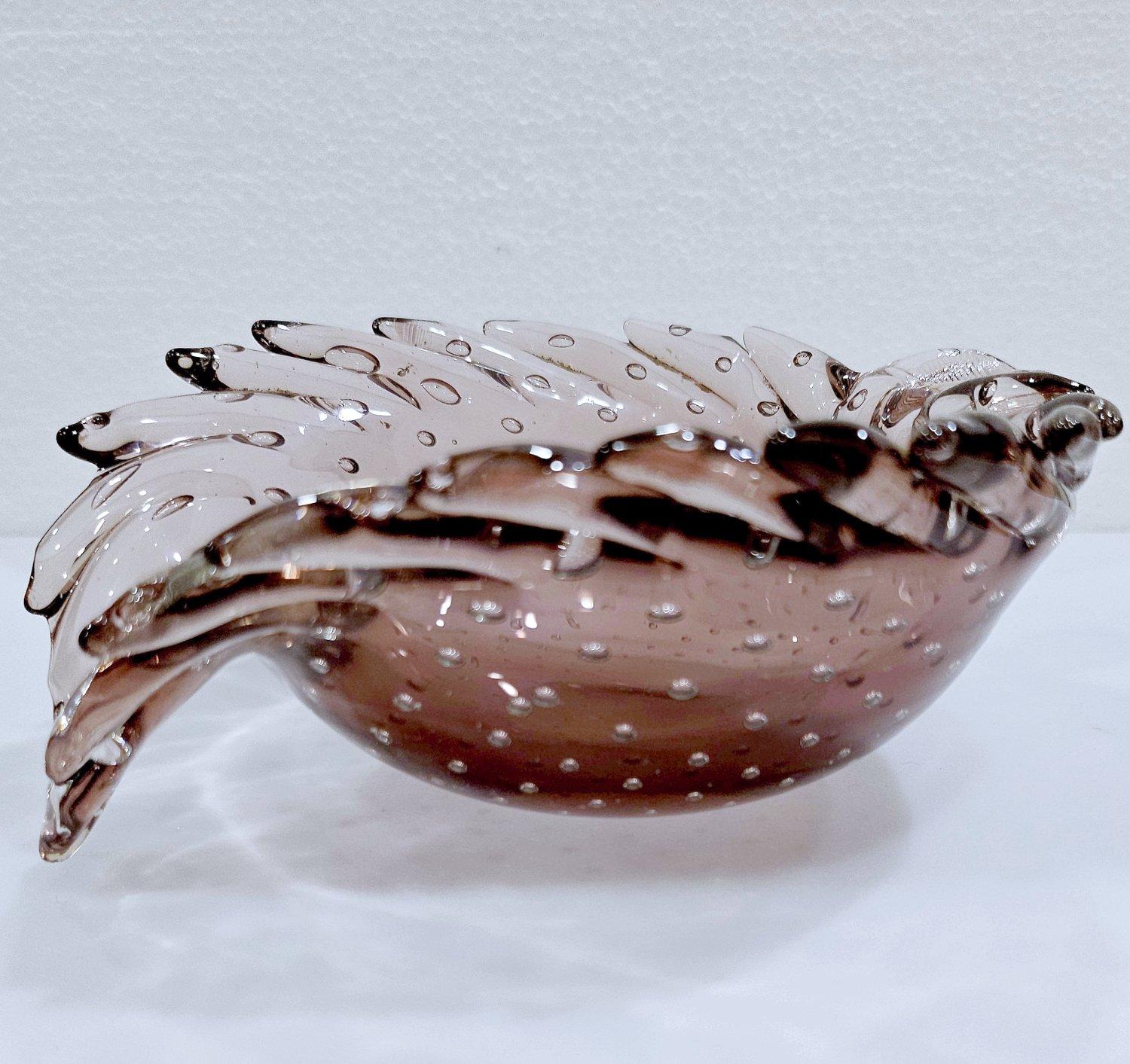 Vintage Murano Glass Sculptural Leaf Bowl, Bullicante (controlled bubble) Glass
This is a uniquely shapely bowl. It is designed to represent a short-stemmed leaf with a waterfalling-type termination. Flowing, lovely design.
Measures: approximately 7