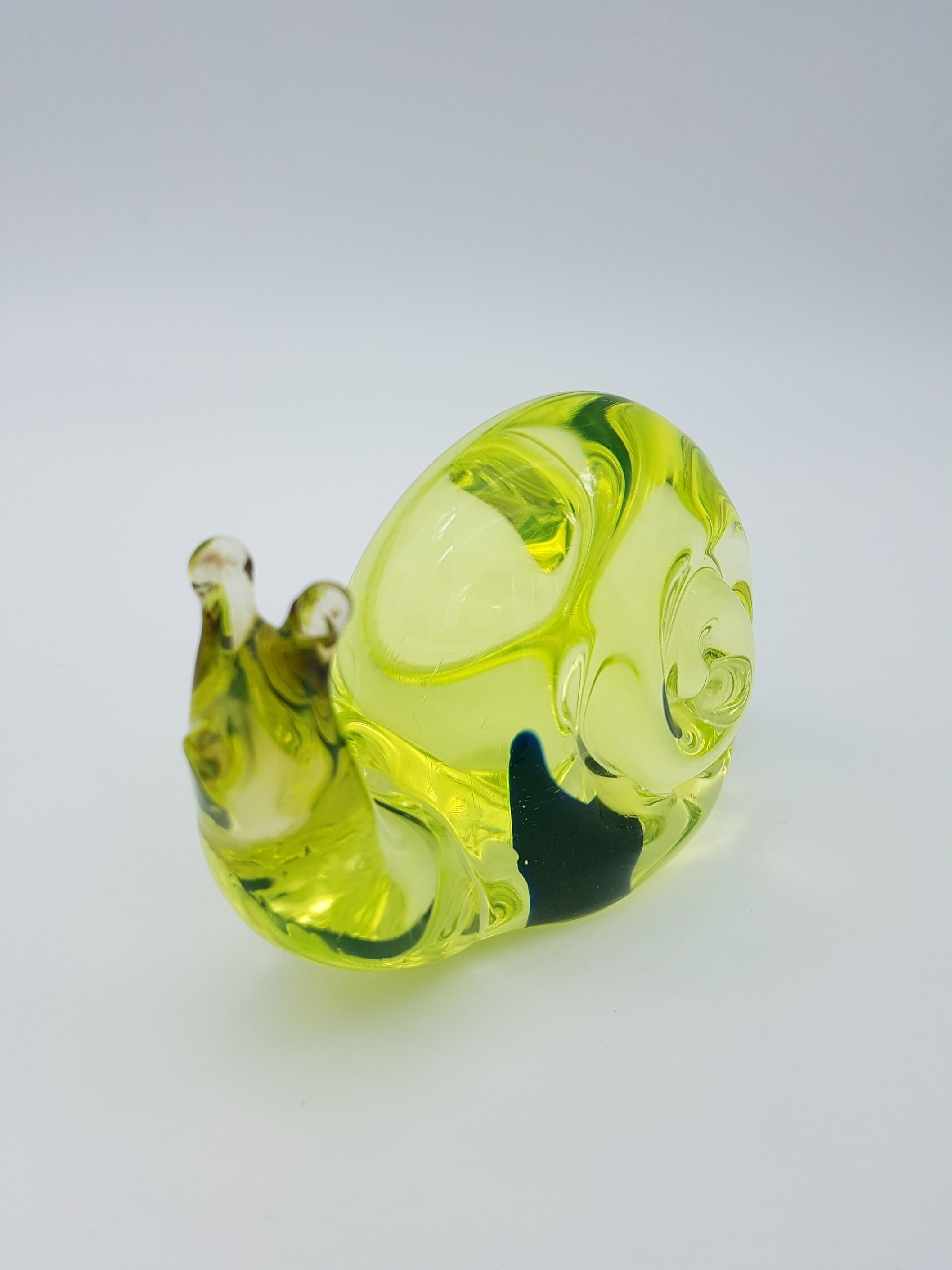 Hand-Crafted Vintage Murano Glass Snail with Blue Bubble, Gino Cenedese E Figlio, Da Ros 1960 For Sale