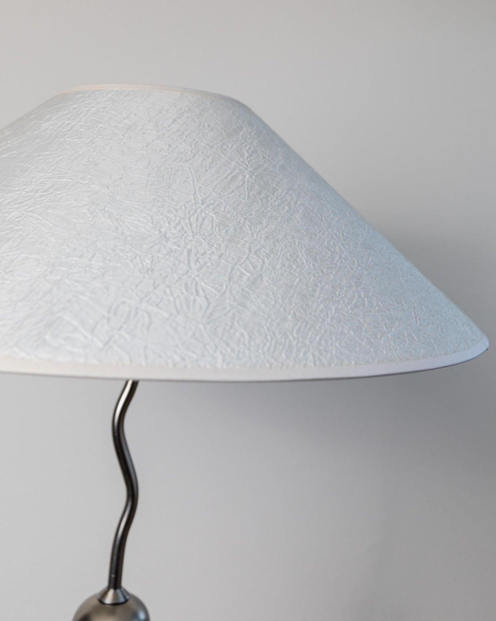 20ième siècle Lampe de table vintage en verre de Murano - métal Zig Zag et abat-jour en soie texturée, Italie années 80 en vente