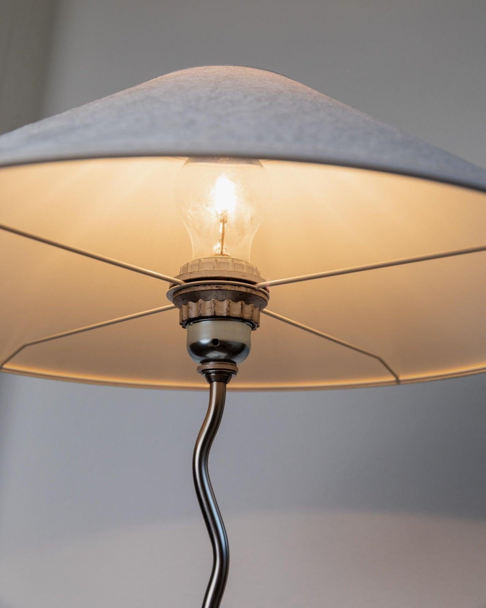 Verre de Murano Lampe de table vintage en verre de Murano - métal Zig Zag et abat-jour en soie texturée, Italie années 80 en vente