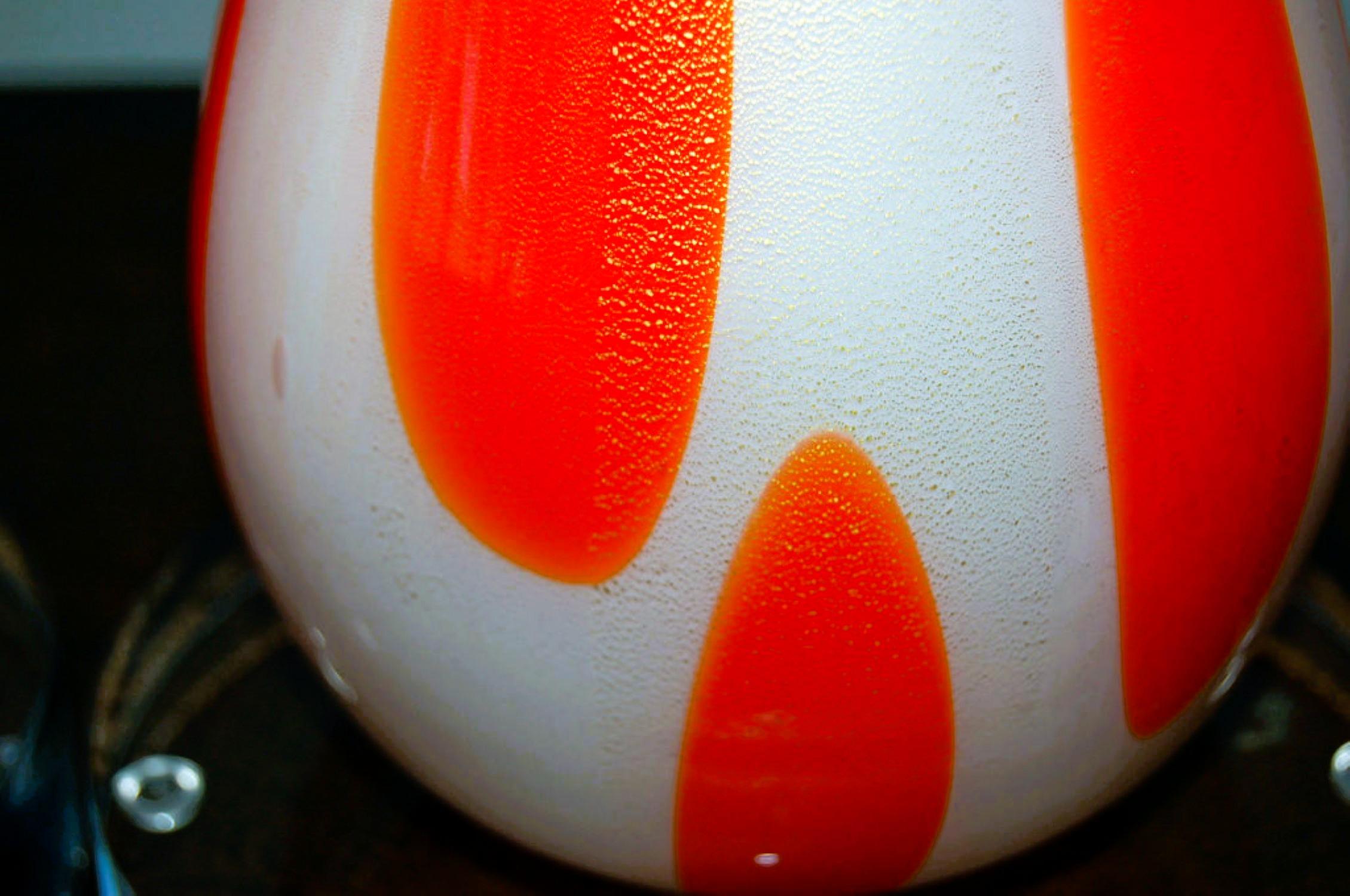 Lampe de table vintage en verre de Murano orange blanc Bon état - En vente à Smyrna, GA