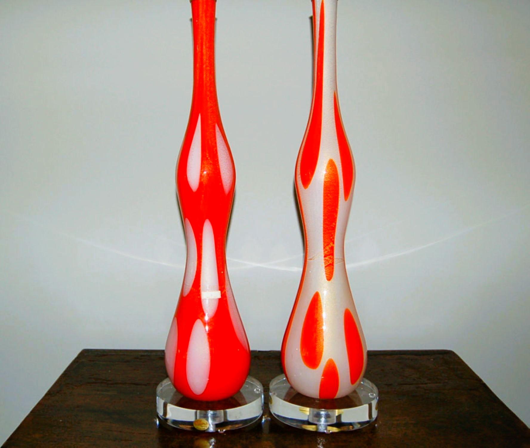 20ième siècle Lampe de table vintage en verre de Murano orange blanc en vente