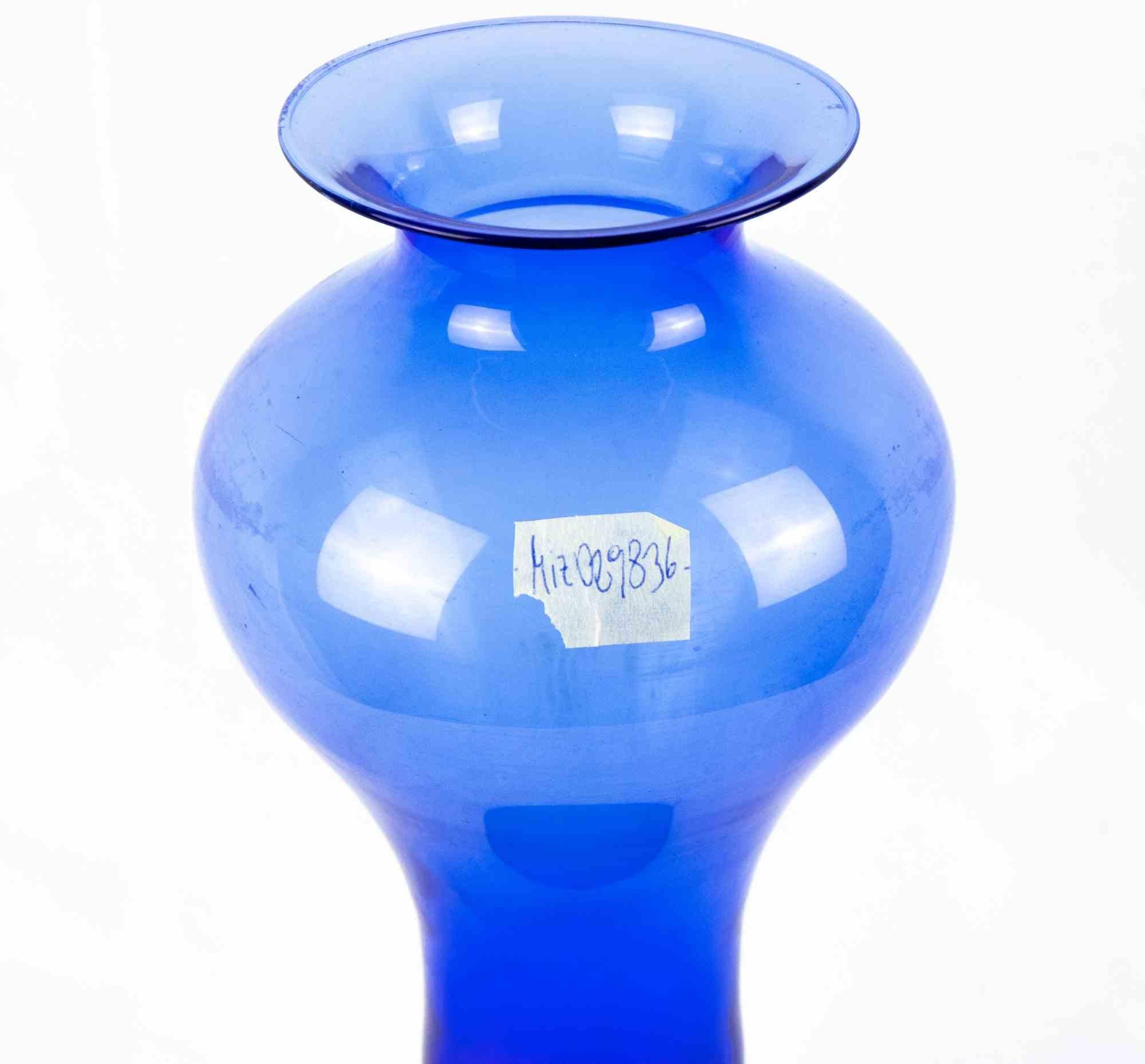Vintage murano glass vase is a beautiful glass decorative object, realized by a Murano manufacture during the 1970s. 

This contemporary vase is a very special and unique piece to add to your collection.

It is made of hand made art glass in a
