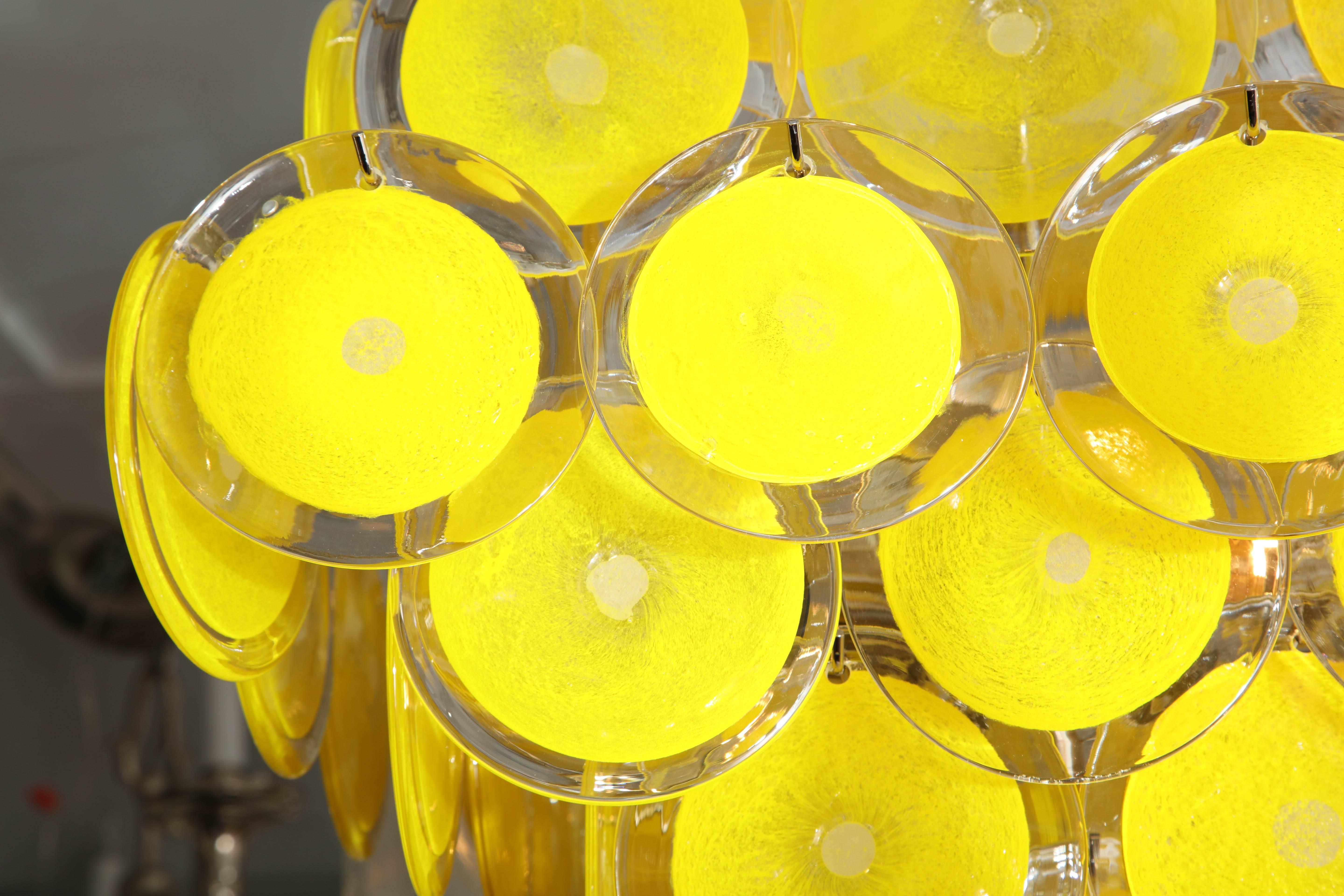 Mid-Century Modern Chandelier à disque jaune en verre de Murano Vintage en vente