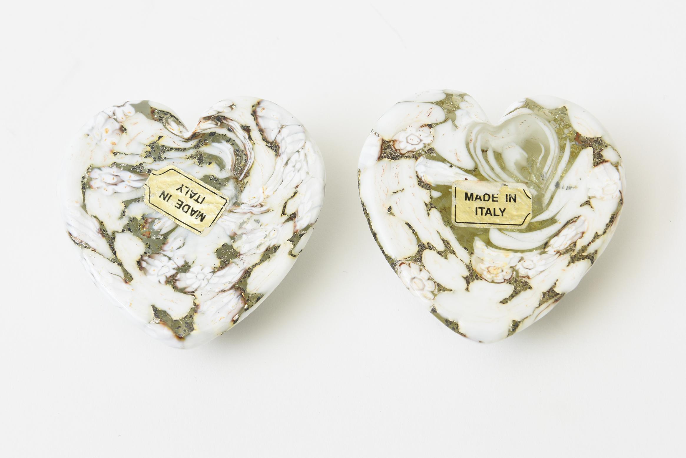 Sculture di cuore in vetro bianco e oro di Murano d'epoca, fermacarte, accessori da scrivania in vendita 3