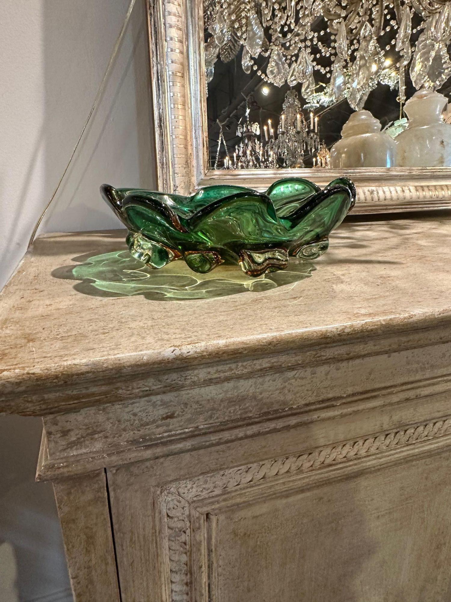 Vintage Murano Green Fruit Bowl In Good Condition For Sale In Dallas, TX
