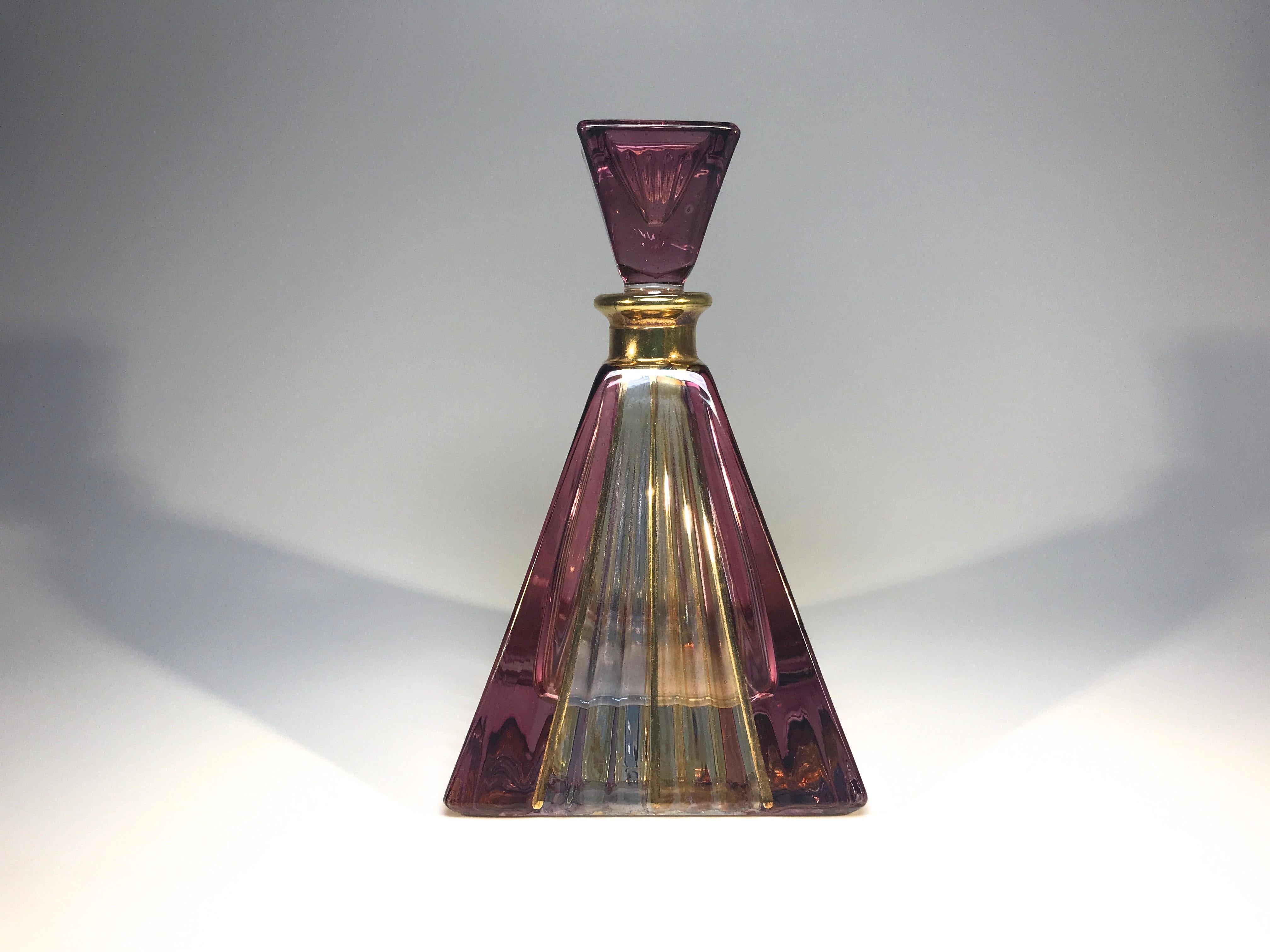 Vintage Murano of Italy, hand painted with 24-karat gold, amethyst and honey coloured glass pyramid perfume bottle
24-karat gold has been used to hand-paint the stripes over the coloured glass
Gold colored collar to bottle,
circa