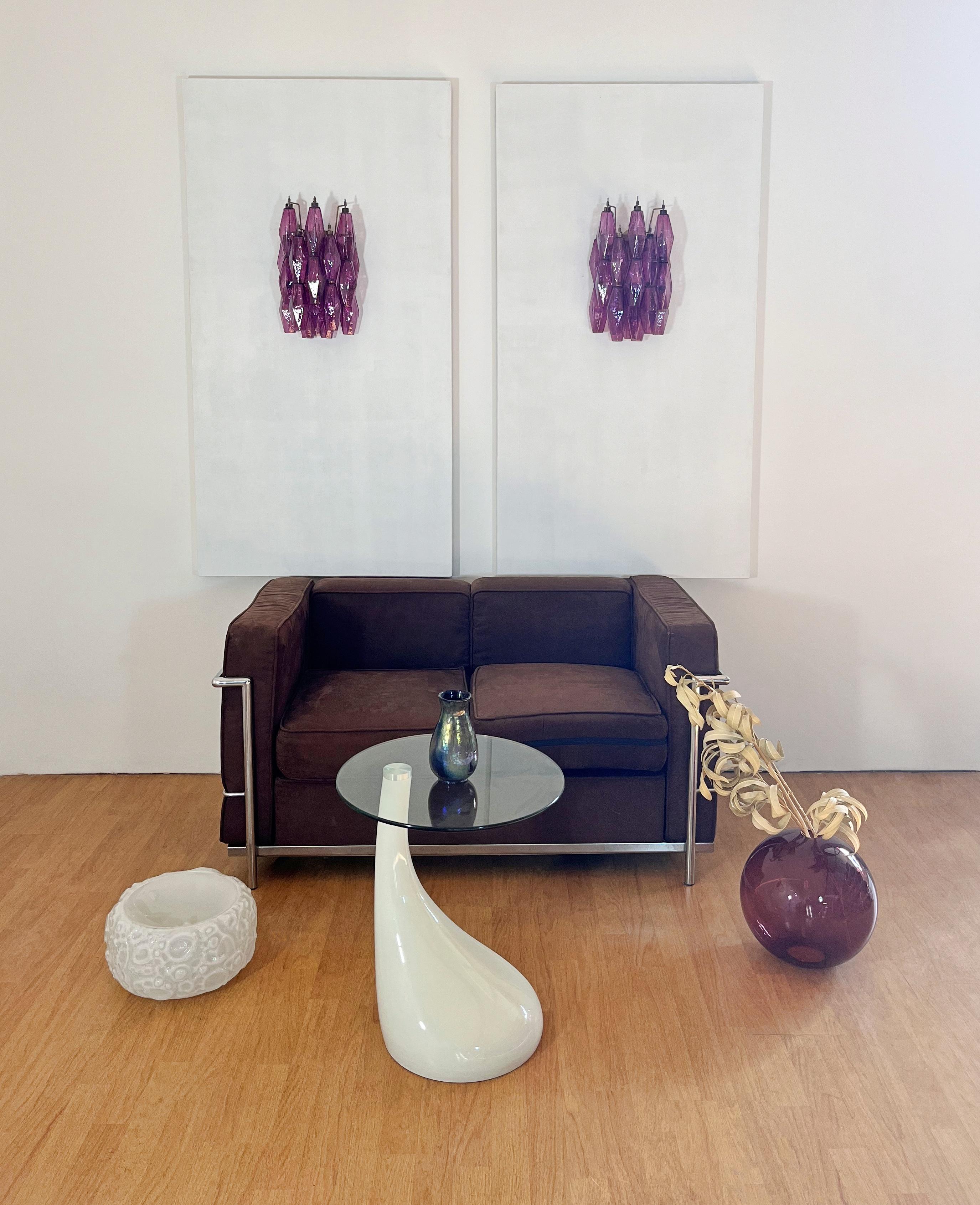 Luxury and GENUINE Murano Glass pair of applique. 100% HAND MADE IN MURANO. The sconces are made by 17 Murano handmade amethyst pulegosi POLIEDRI glass, for each one, in a Solid metal frame gold painted and brass.
Period: late 20th