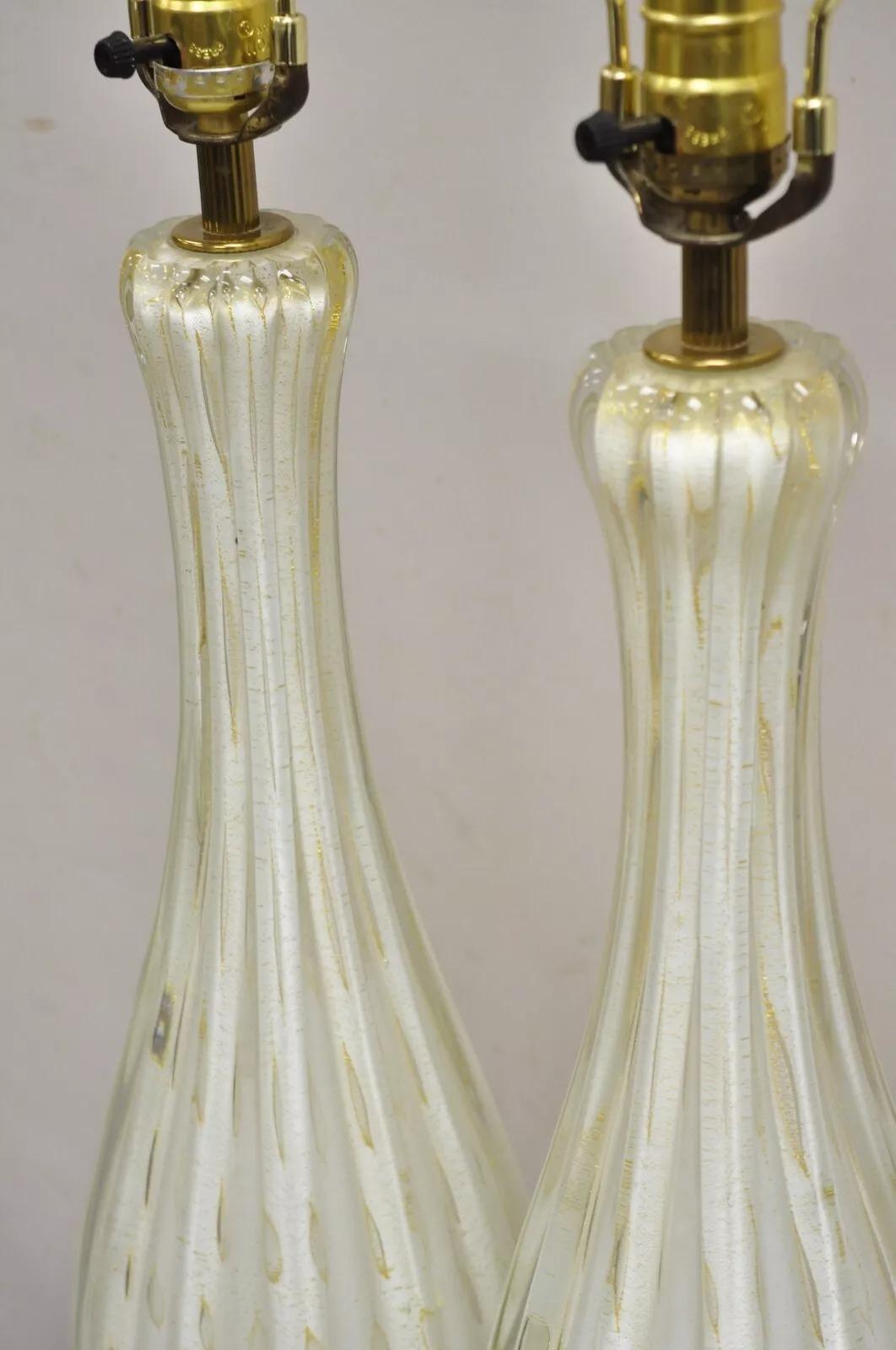 Paire de lampes de table vintage en verre Camer Glass, Murano, Italie, mouchetures d'or et blanc sinueux en vente 4