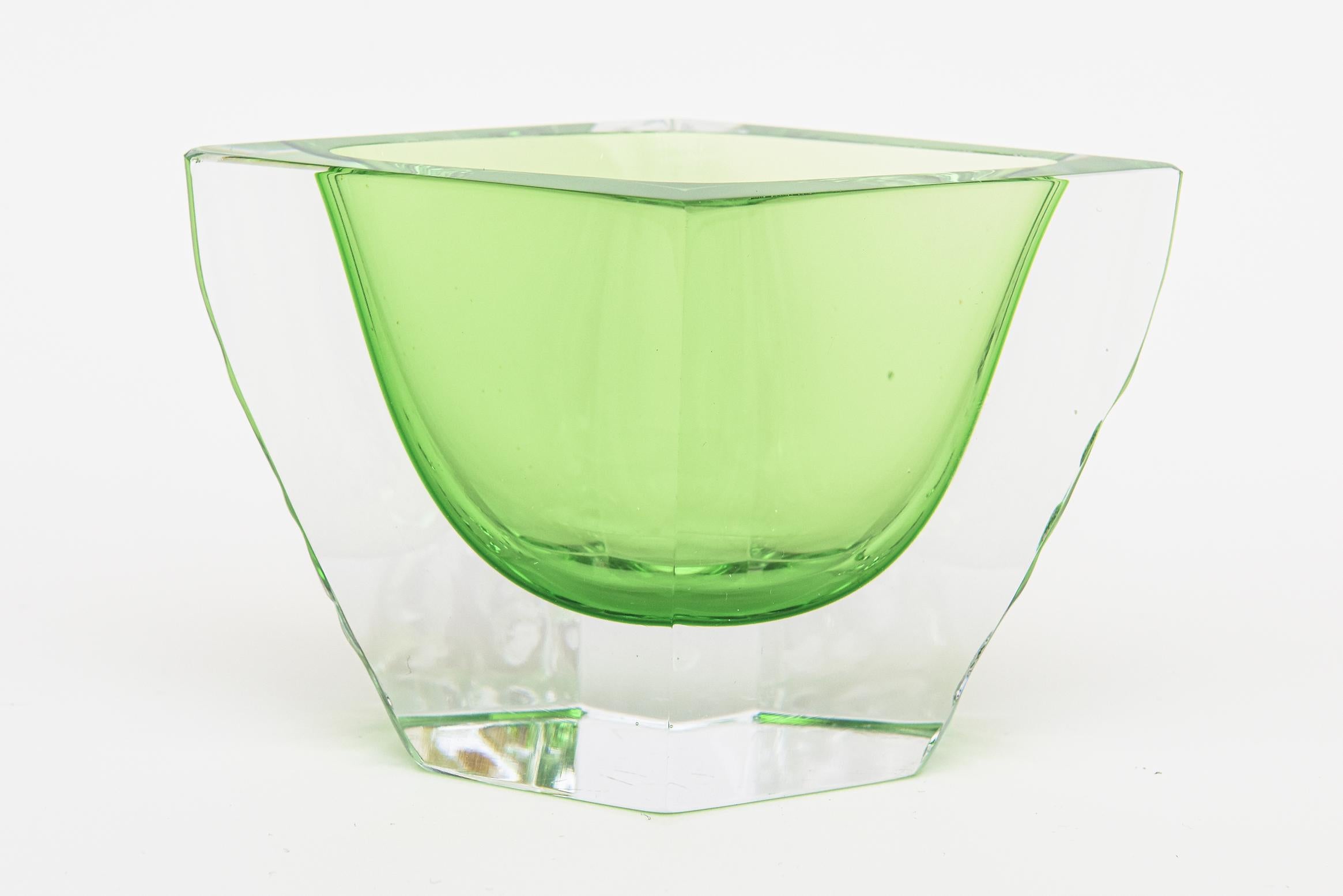 Vintage Murano Kelly Green Mandruzzato Angled Pebbled Glass Bowls Barware Pair  For Sale 3