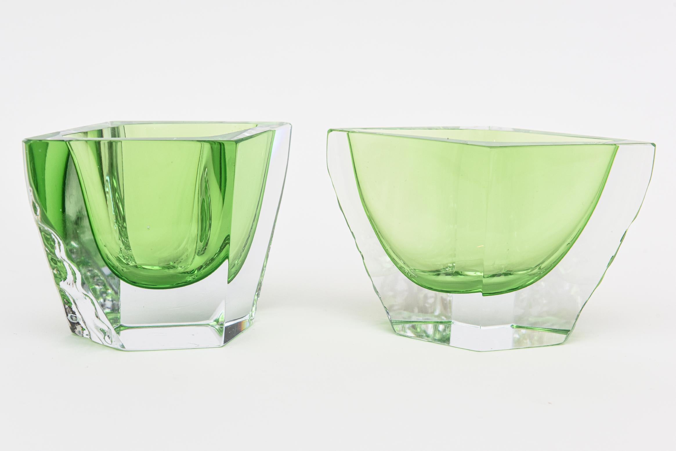 Vintage Murano Kelly Green Mandruzzato Angled Pebbled Glass Bowls Barware Pair  For Sale 5
