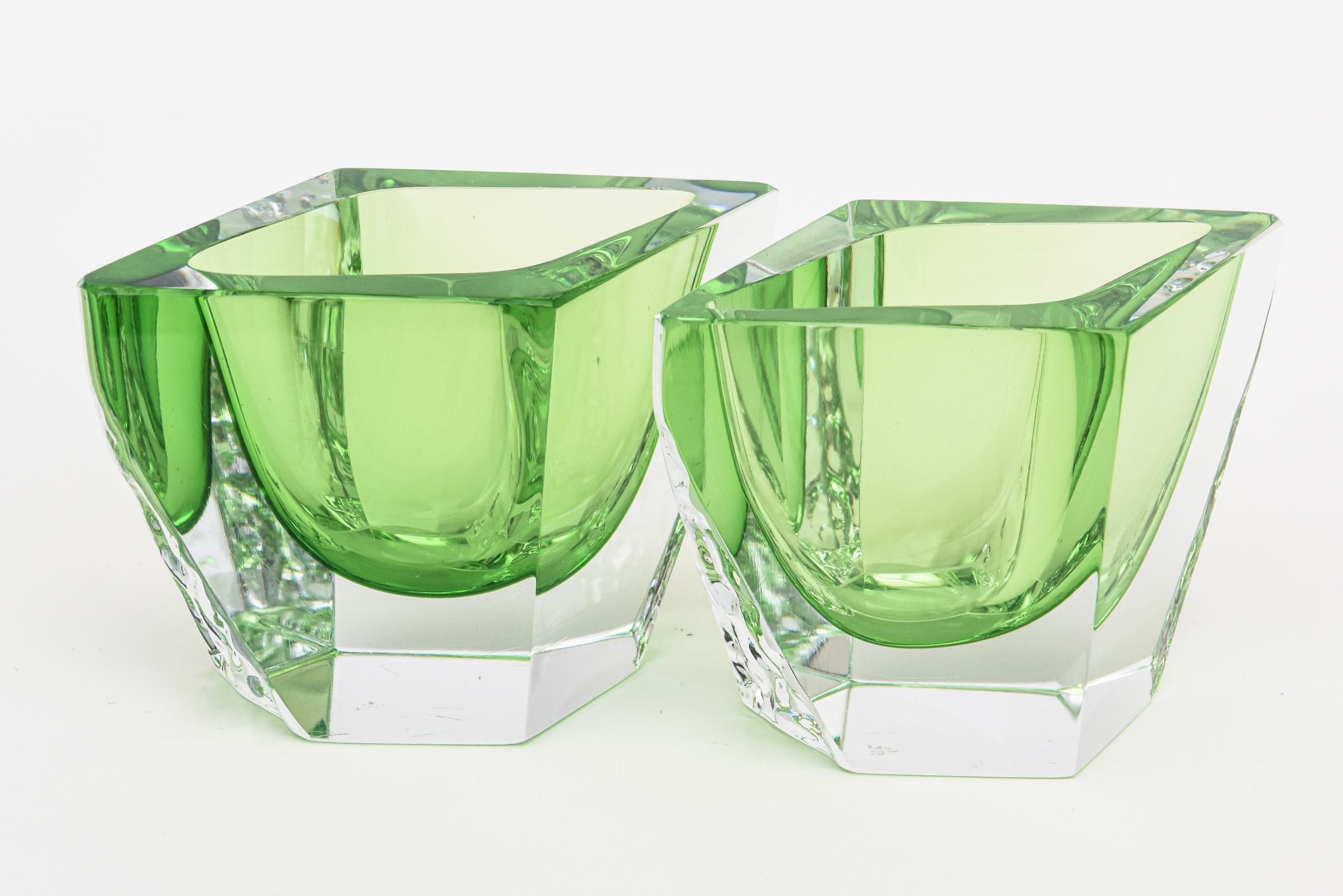 Modern Vintage Murano Kelly Green Mandruzzato Angled Pebbled Glass Bowls Barware Pair  For Sale